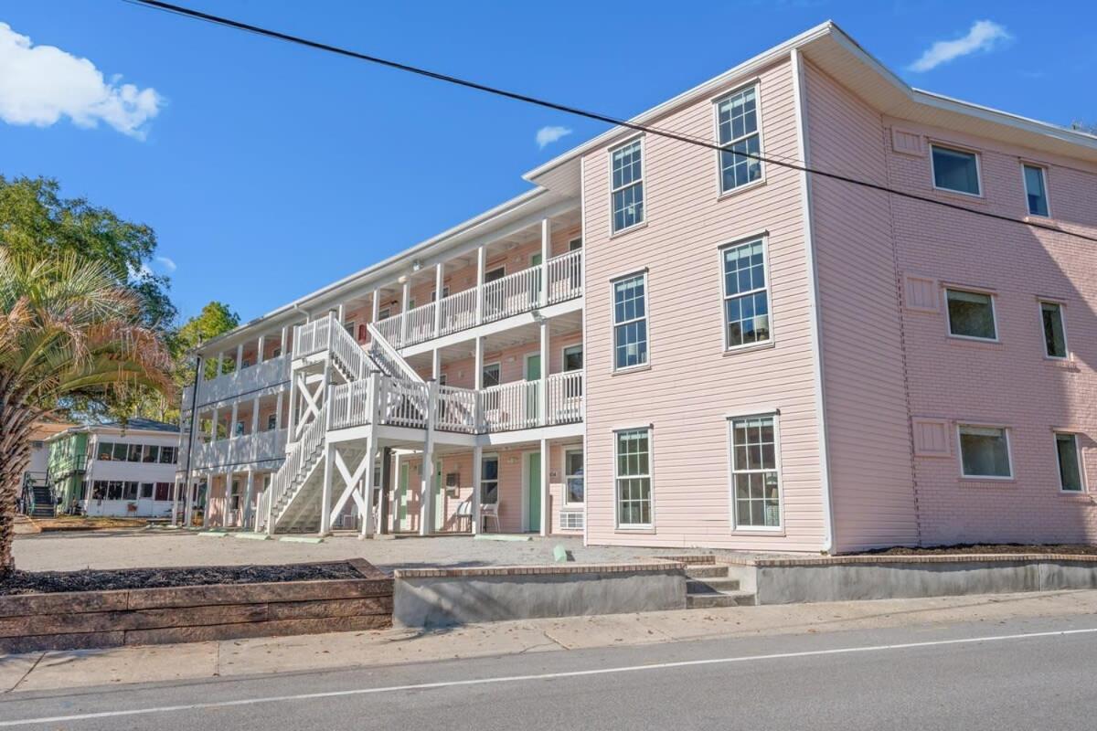 Apartment Treehouse Walk To Pet-friendly 101 Myrtle Beach