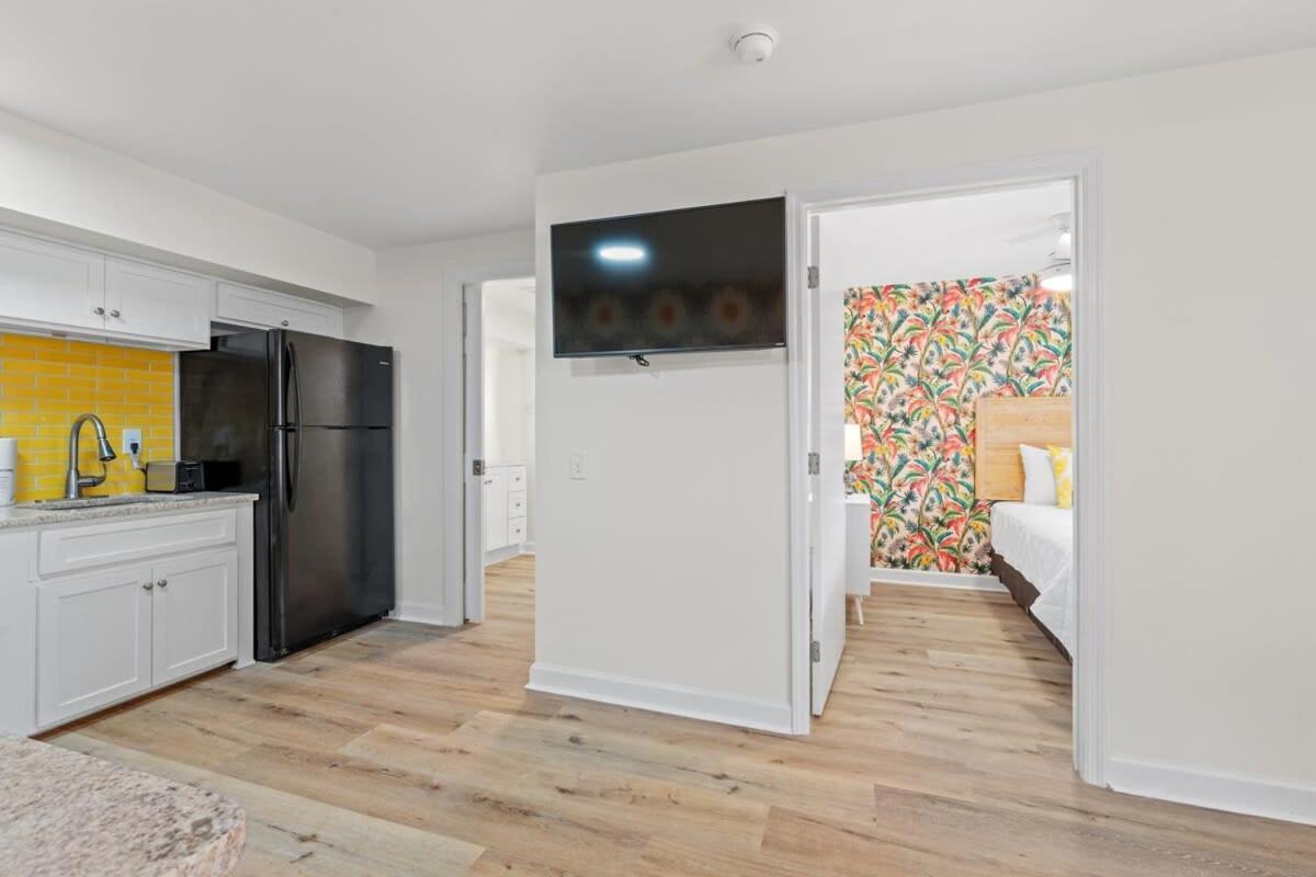 Apartment Treehouse Walk To Pet-friendly 101