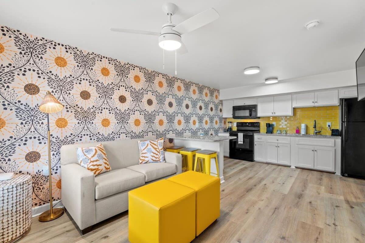 Treehouse Walk To Pet-friendly 101 Apartment *