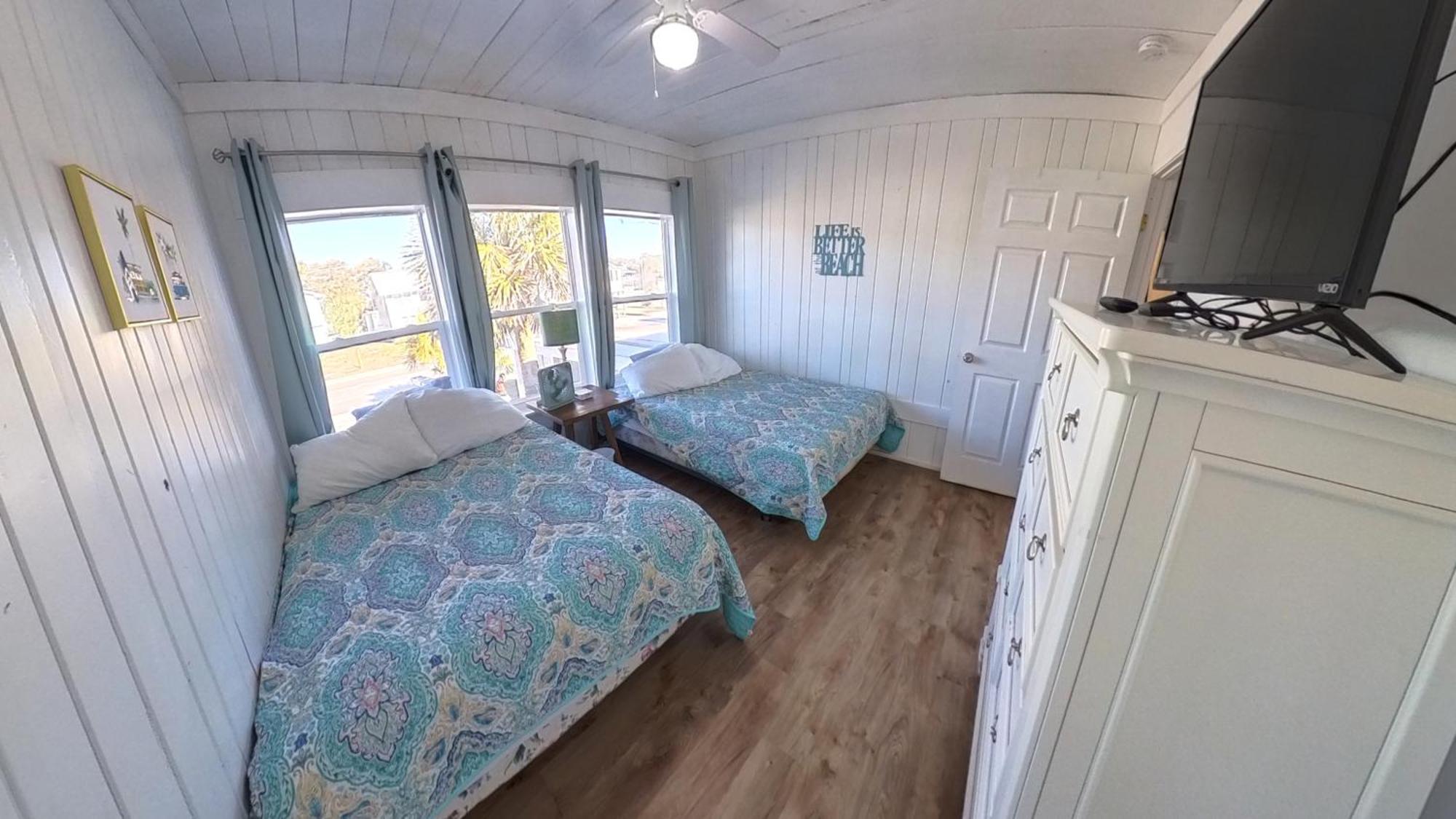 Oceanfront, Centrally Located, Huge 5k Sq Ft W Huge Private Pool, Hot Tub, & Gameroom