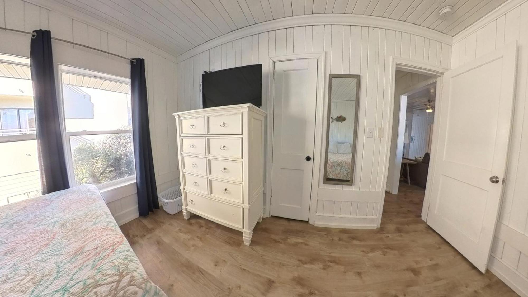 Oceanfront, Centrally Located, Huge 5k Sq Ft W Huge Private Pool, Hot Tub, & Gameroom