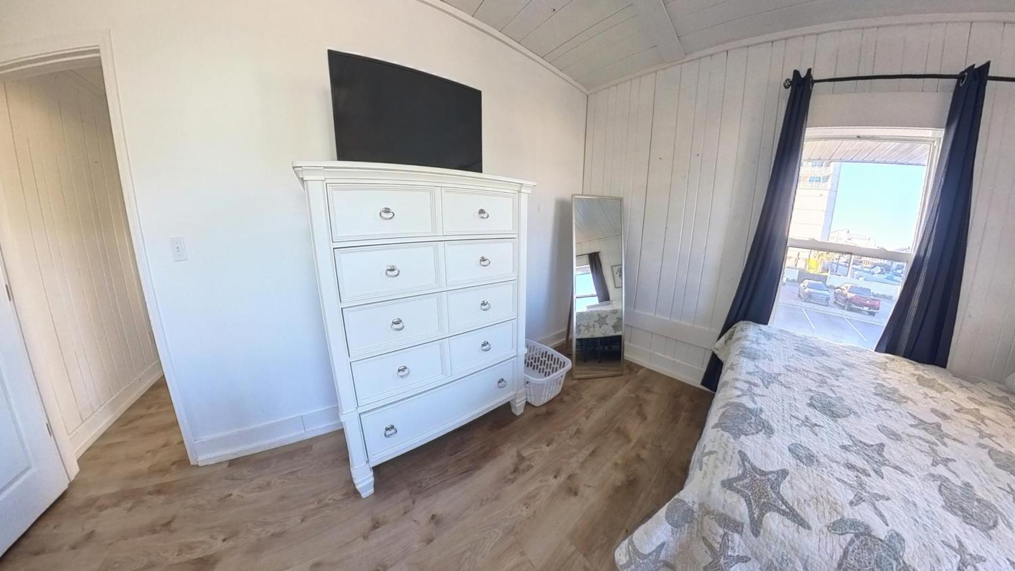 Holiday home Oceanfront, Centrally Located, Huge 5k Sq Ft W Huge Private Pool, Hot Tub, & Gameroom
