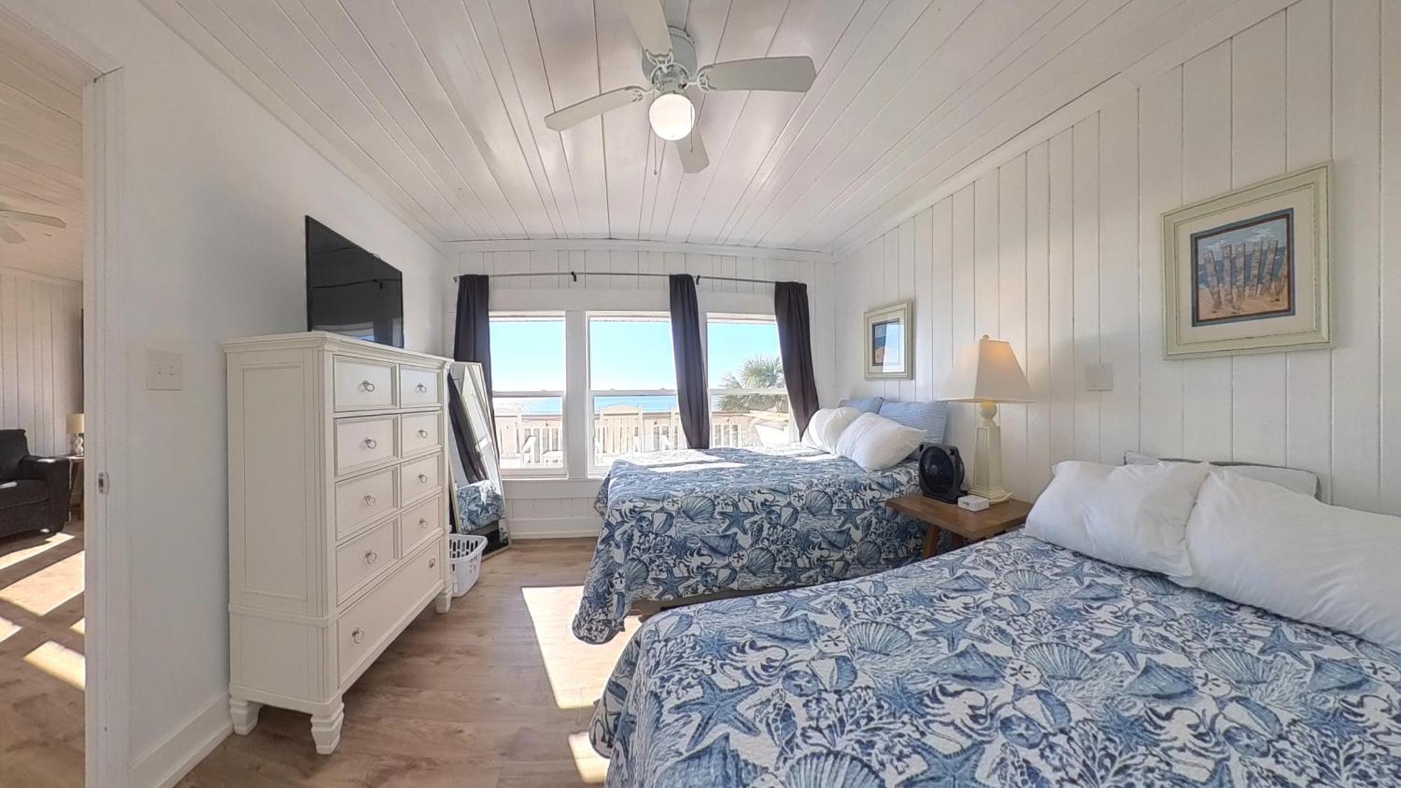 Oceanfront, Centrally Located, Huge 5k Sq Ft W Huge Private Pool, Hot Tub, & Gameroom *