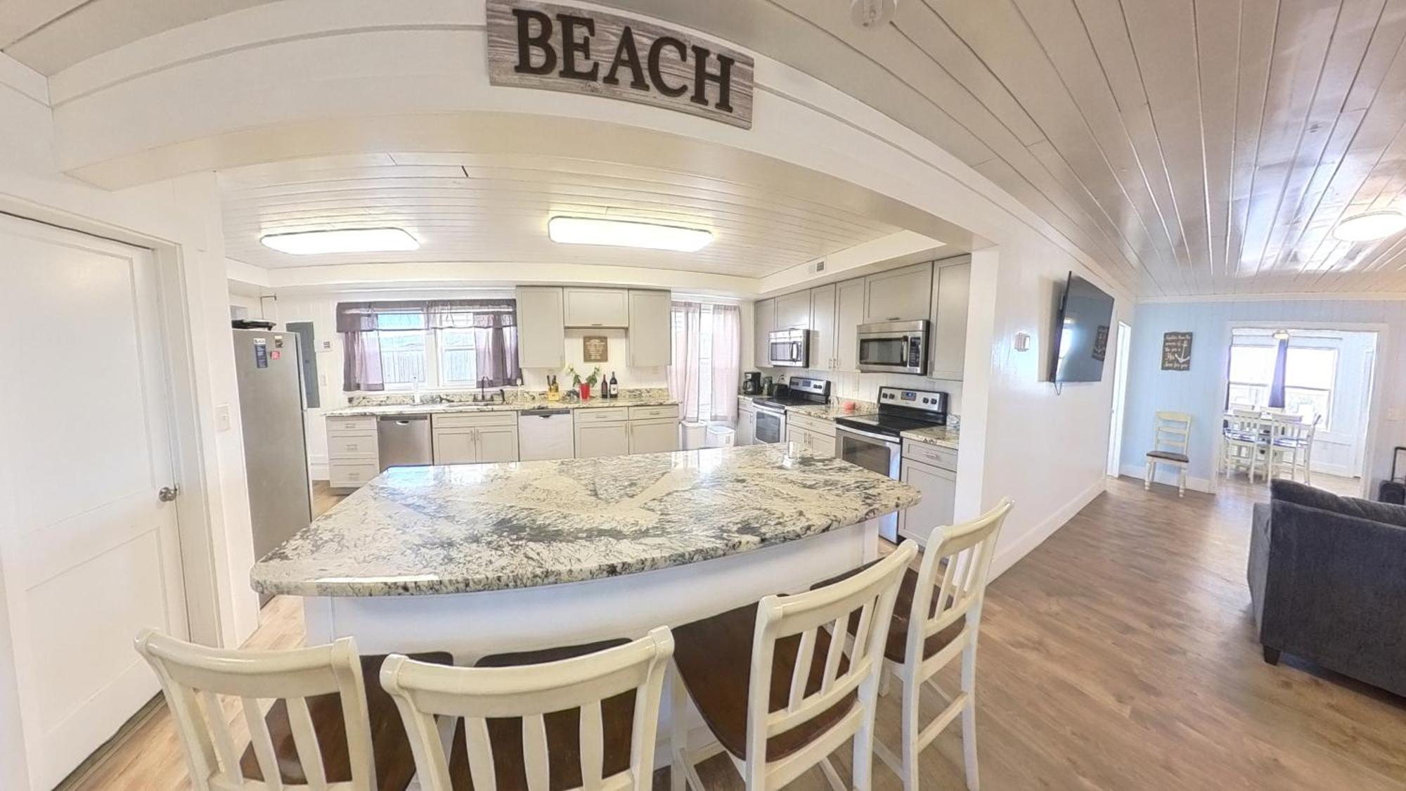 Oceanfront, Centrally Located, Huge 5k Sq Ft W Huge Private Pool, Hot Tub, & Gameroom * Myrtle Beach