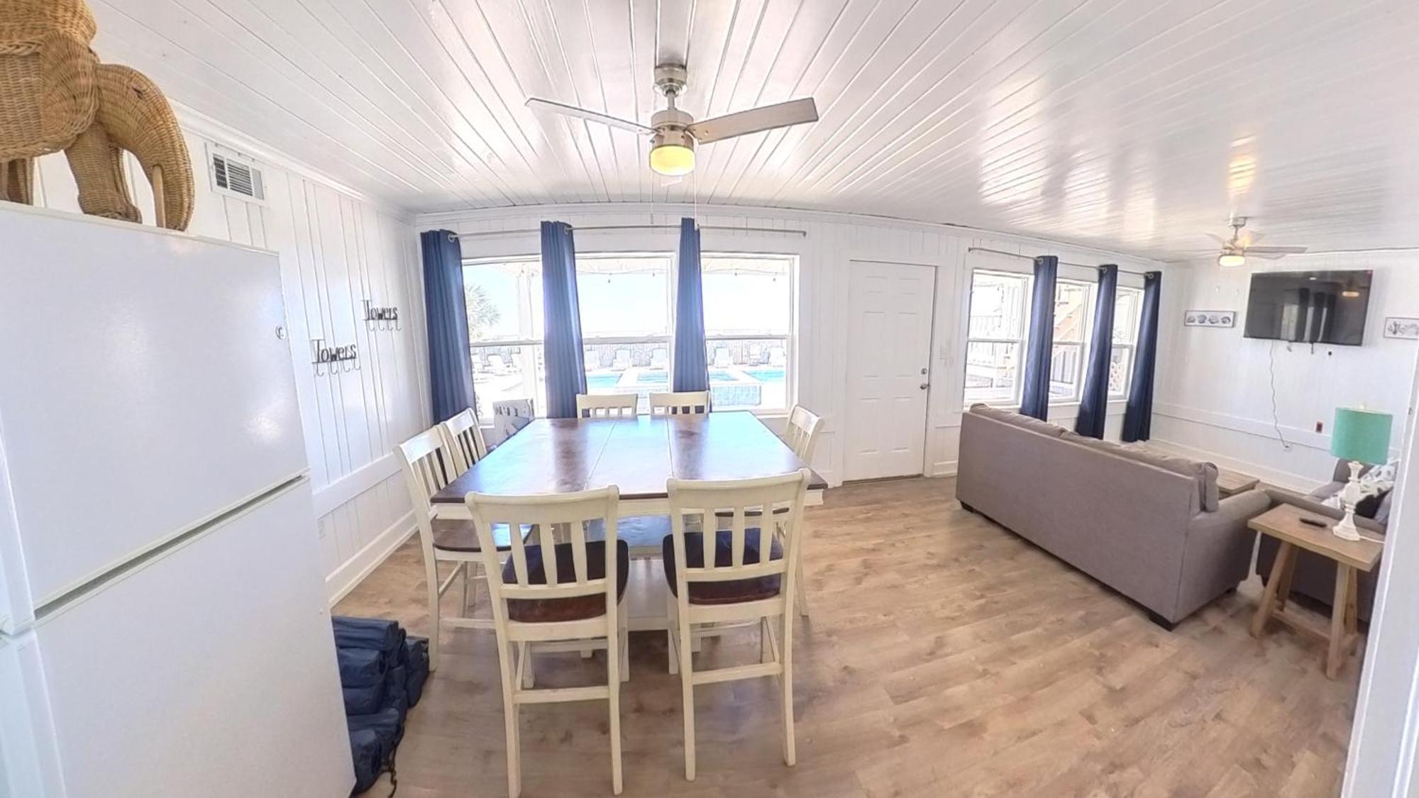 Oceanfront, Centrally Located, Huge 5k Sq Ft W Huge Private Pool, Hot Tub, & Gameroom Holiday home Myrtle Beach