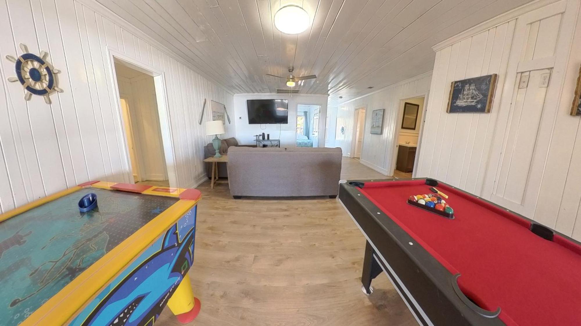 Oceanfront, Centrally Located, Huge 5k Sq Ft W Huge Private Pool, Hot Tub, & Gameroom *