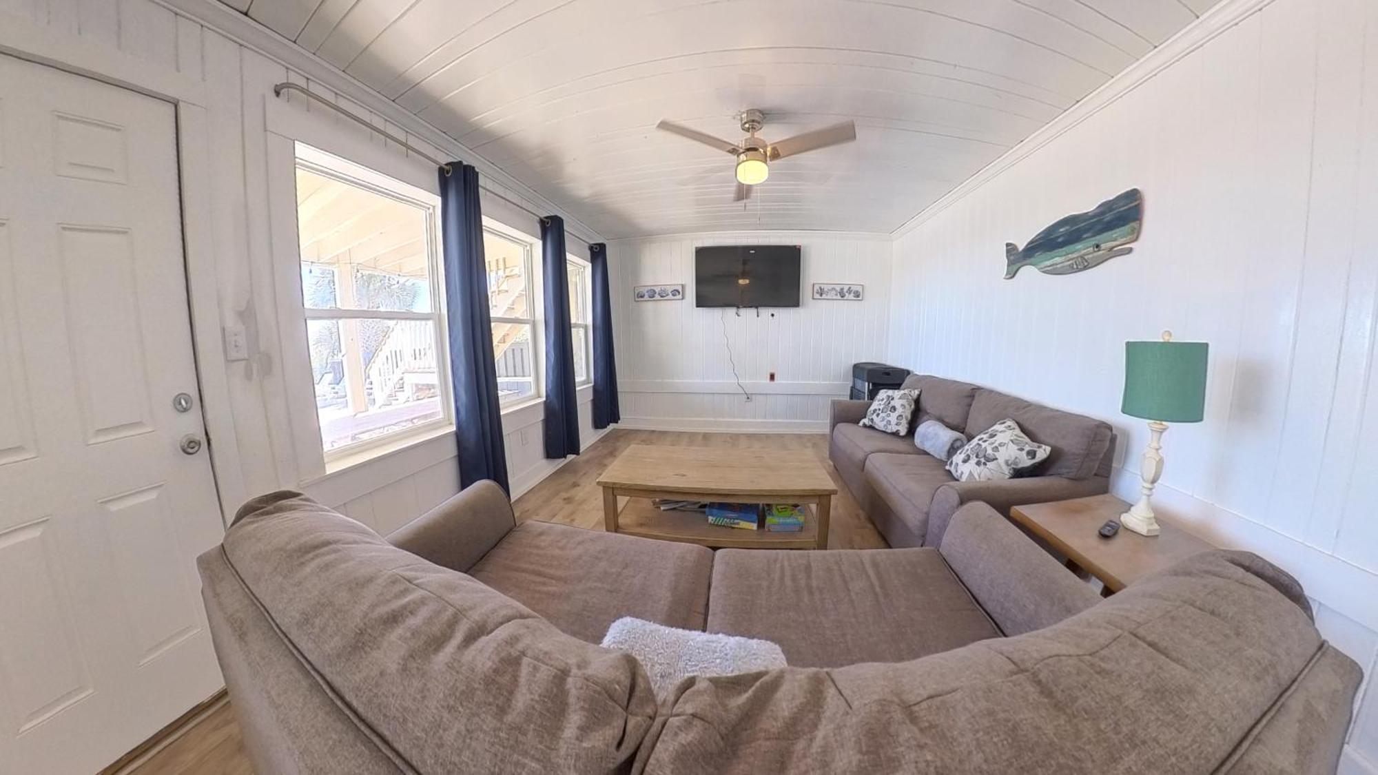 Oceanfront, Centrally Located, Huge 5k Sq Ft W Huge Private Pool, Hot Tub, & Gameroom *