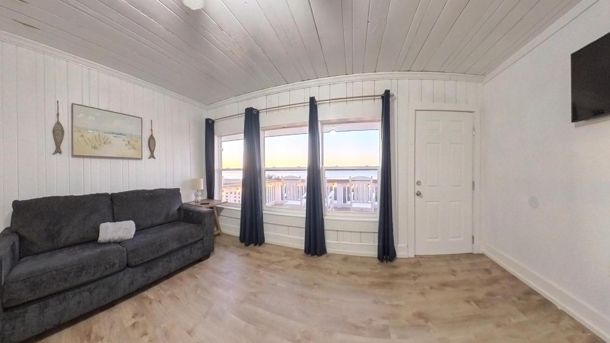 Oceanfront, Centrally Located, Huge 5k Sq Ft W Huge Private Pool, Hot Tub, & Gameroom Myrtle Beach