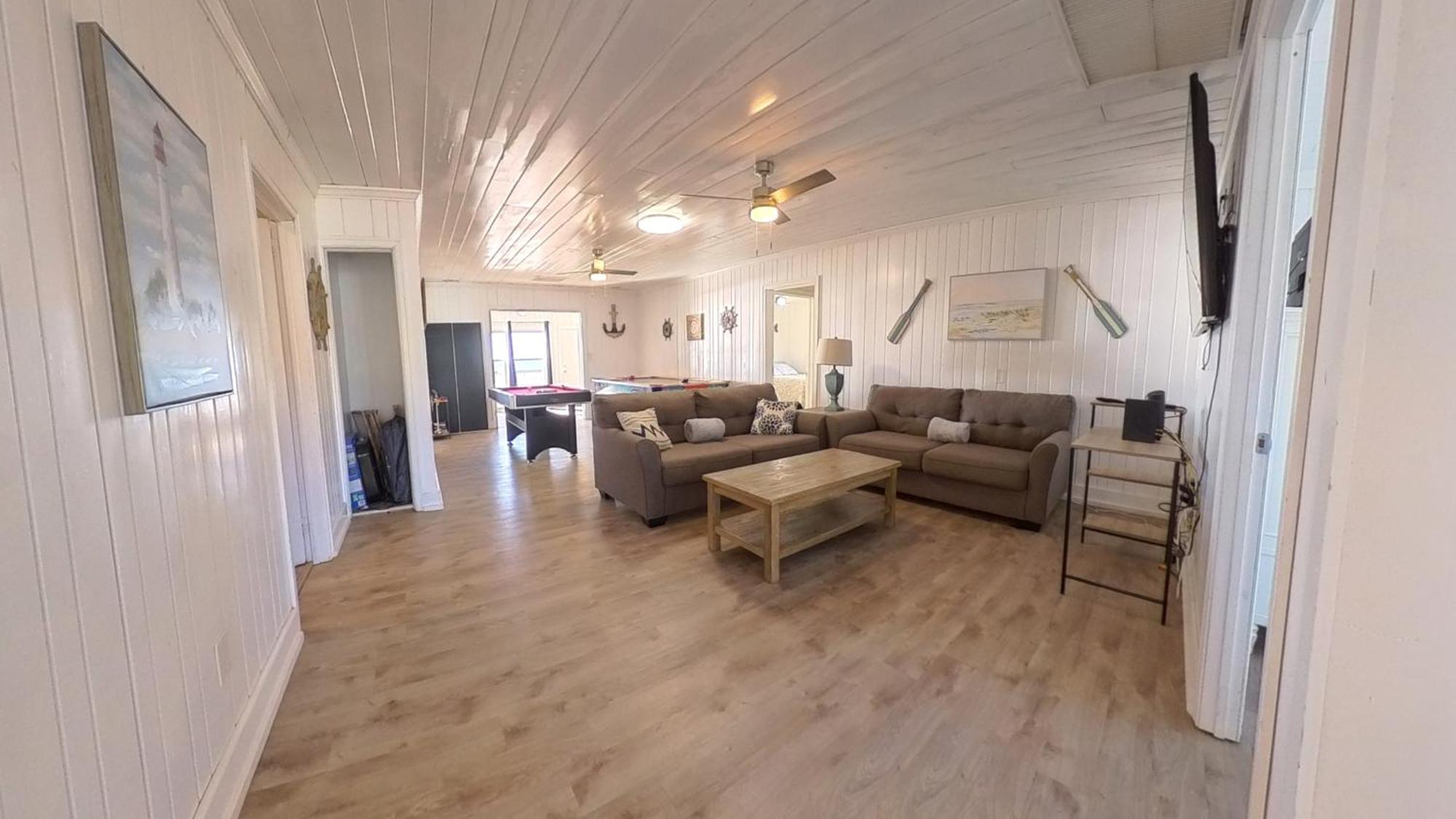 Oceanfront, Centrally Located, Huge 5k Sq Ft W Huge Private Pool, Hot Tub, & Gameroom Holiday home Myrtle Beach
