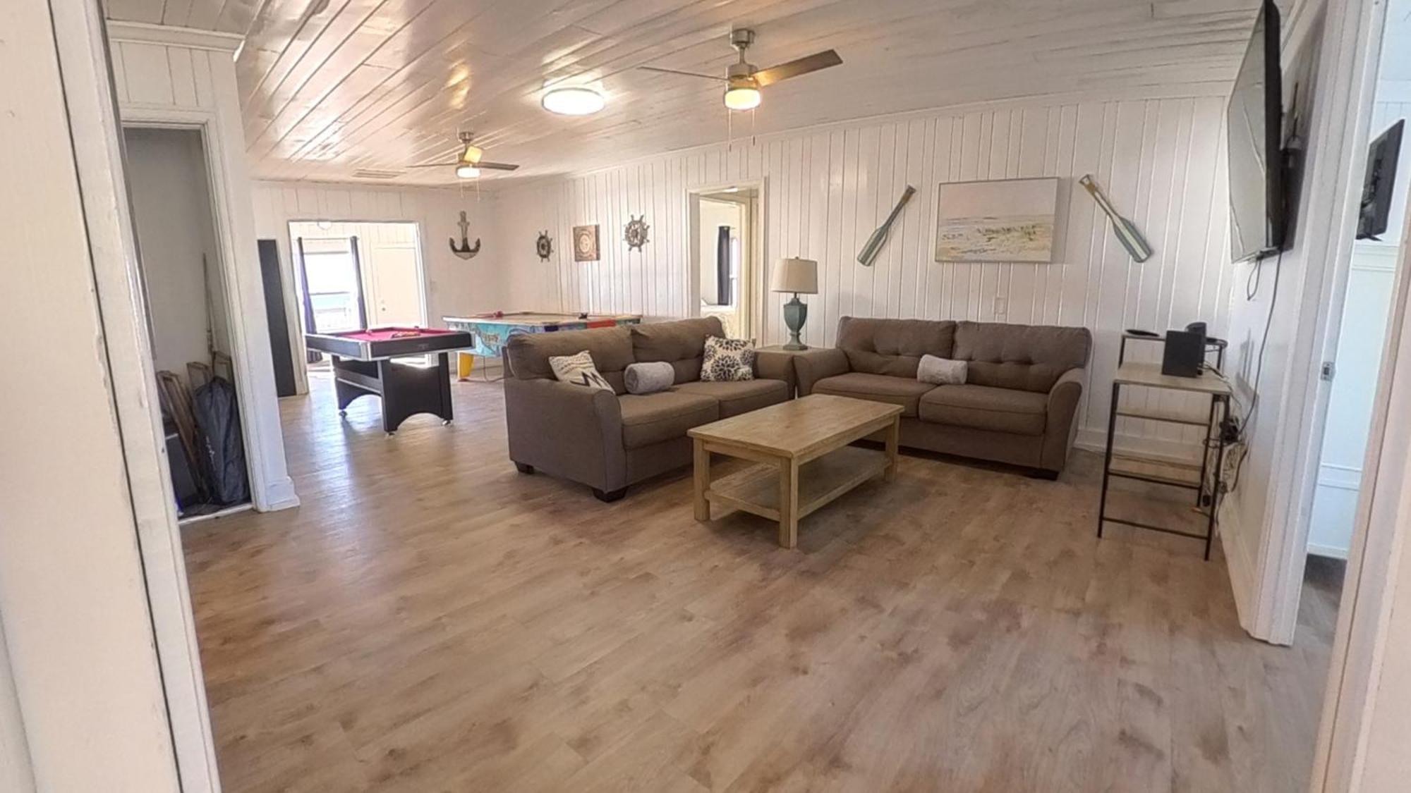 Holiday home Oceanfront, Centrally Located, Huge 5k Sq Ft W Huge Private Pool, Hot Tub, & Gameroom Myrtle Beach