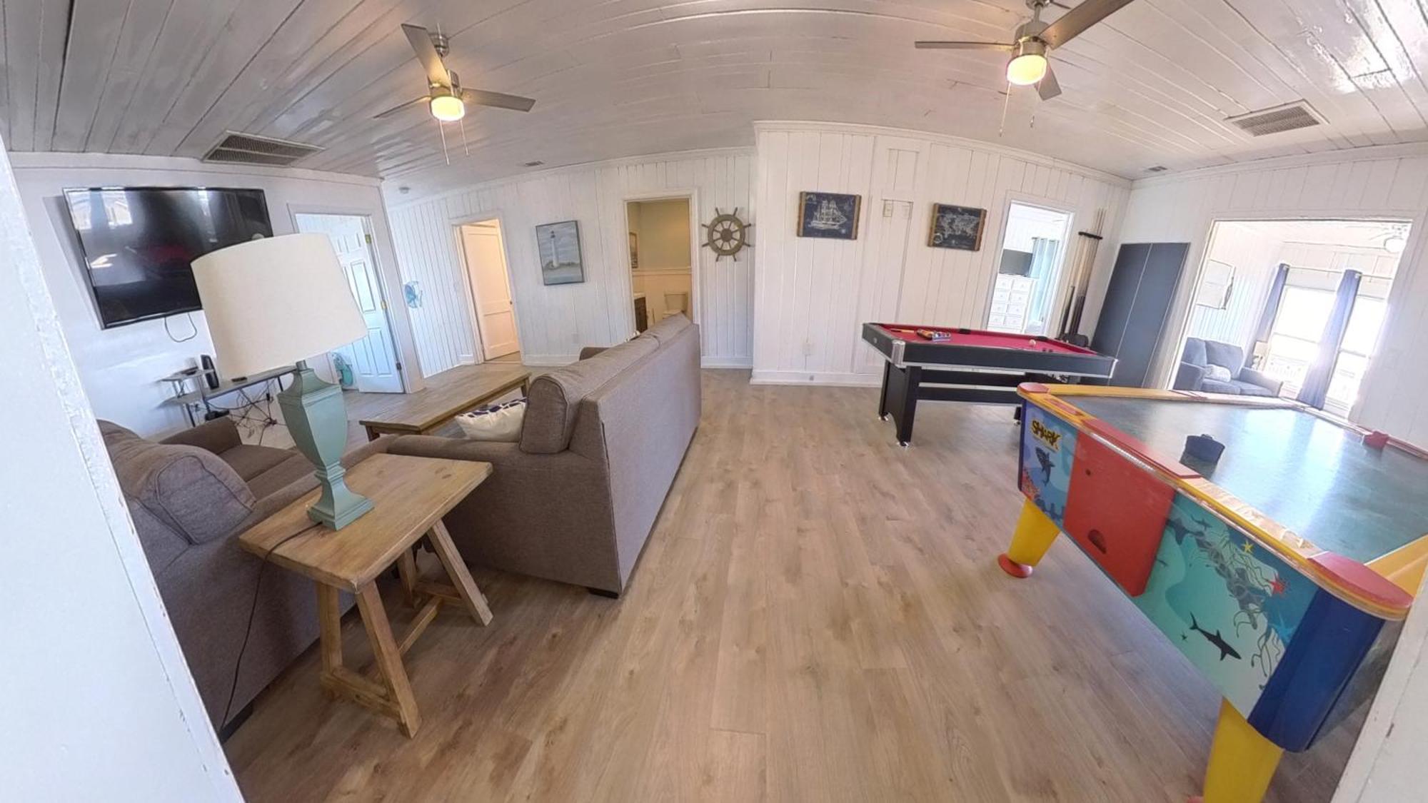 Oceanfront, Centrally Located, Huge 5k Sq Ft W Huge Private Pool, Hot Tub, & Gameroom *