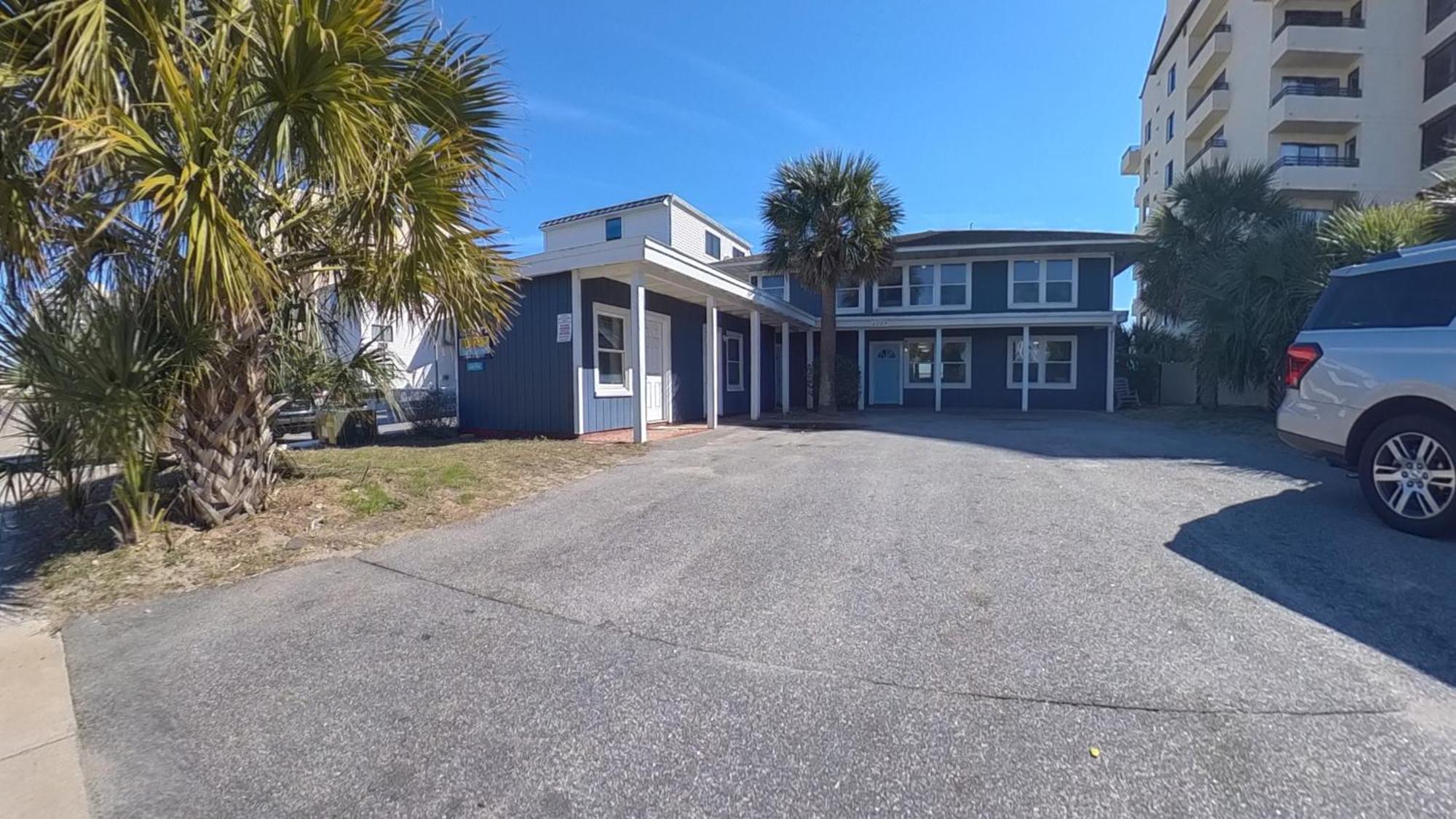 Oceanfront, Centrally Located, Huge 5k Sq Ft W Huge Private Pool, Hot Tub, & Gameroom * Myrtle Beach