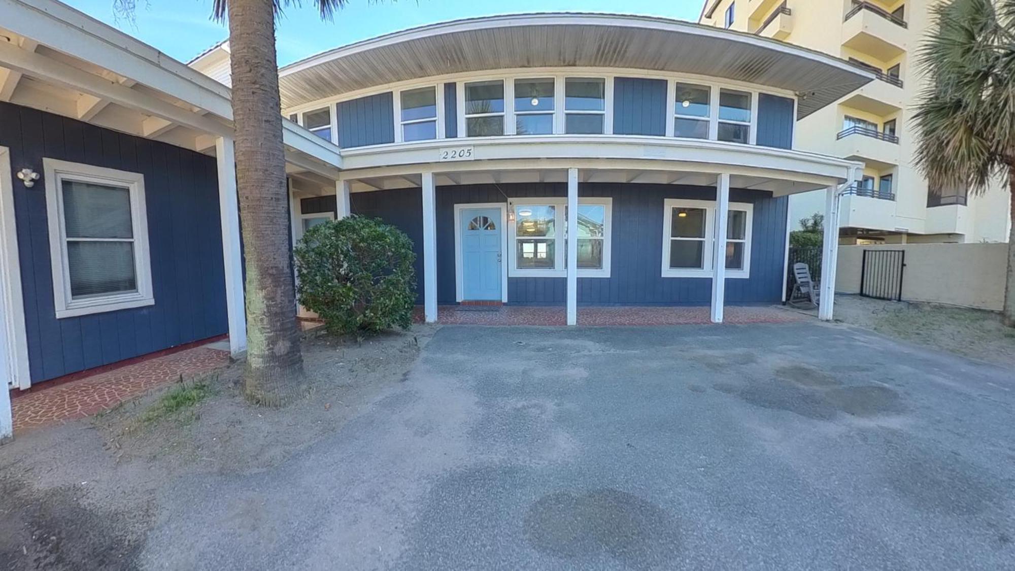 Oceanfront, Centrally Located, Huge 5k Sq Ft W Huge Private Pool, Hot Tub, & Gameroom * Myrtle Beach