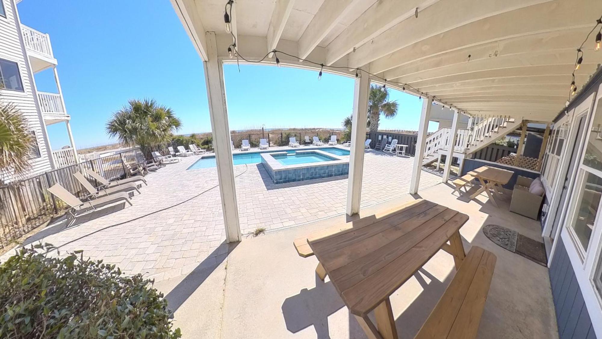 Oceanfront, Centrally Located, Huge 5k Sq Ft W Huge Private Pool, Hot Tub, & Gameroom *