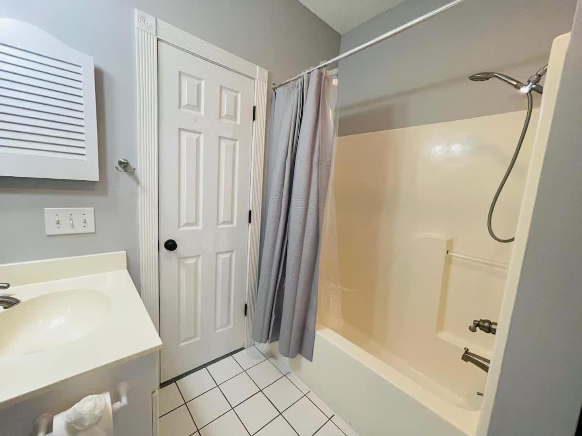 Warm And Cozy 1br At At Myrtlewoods Apartment