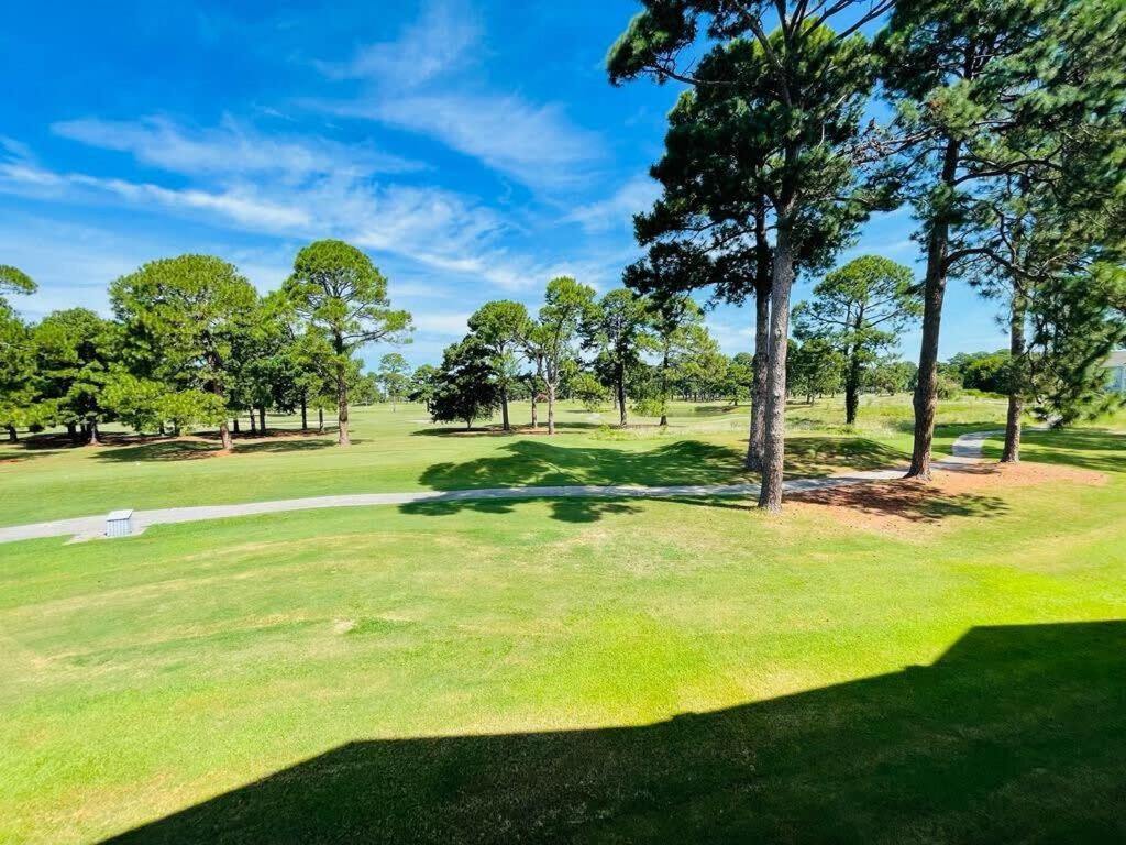 Stylish Newly Renovated On The Golf Course Apartment *