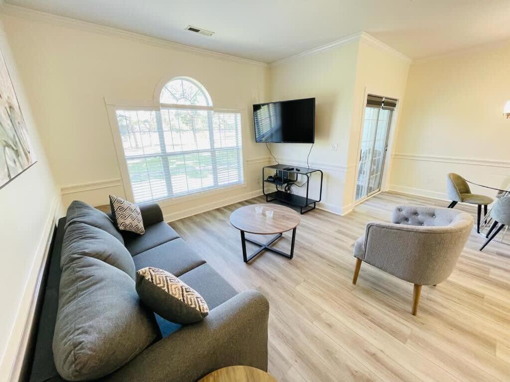 Stylish Newly Renovated On The Golf Course *