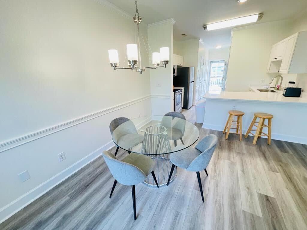 Apartment Stylish Newly Renovated On The Golf Course