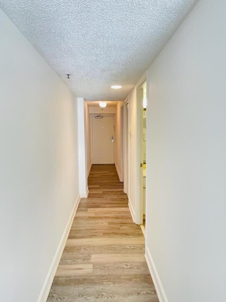 Lovely 1br With Side View Of Ocean
