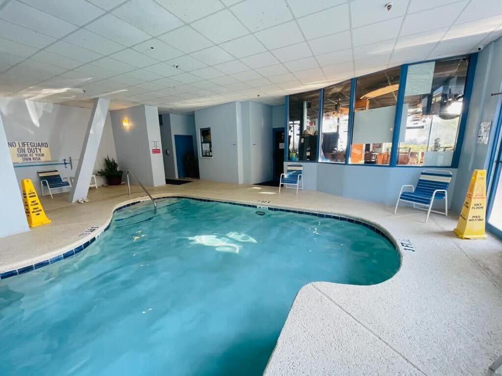 Apartment Lovely 1br With Side View Of Ocean *