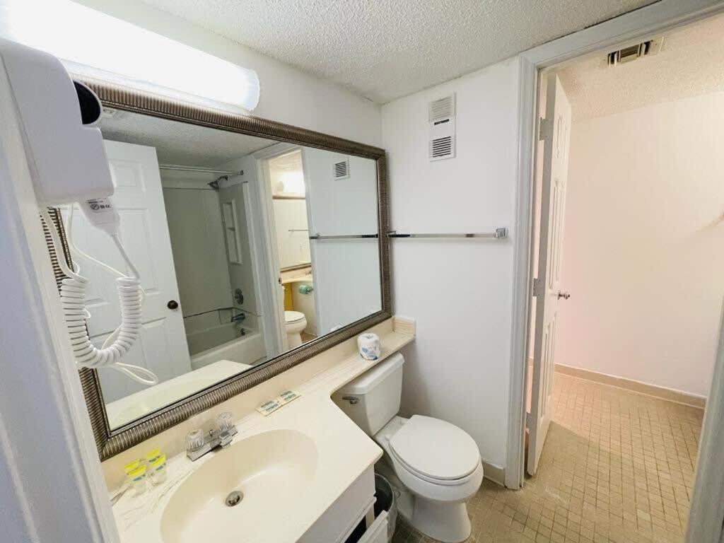 Apartment Lovely 1br With Side View Of Ocean *