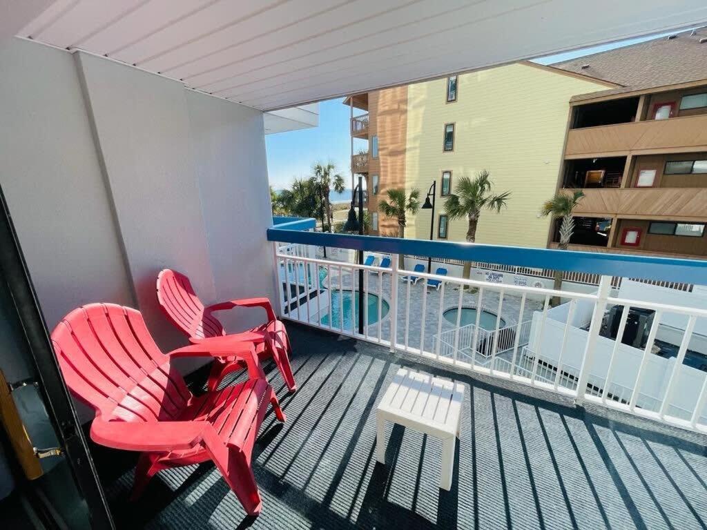 Apartment Lovely 1br With Side View Of Ocean