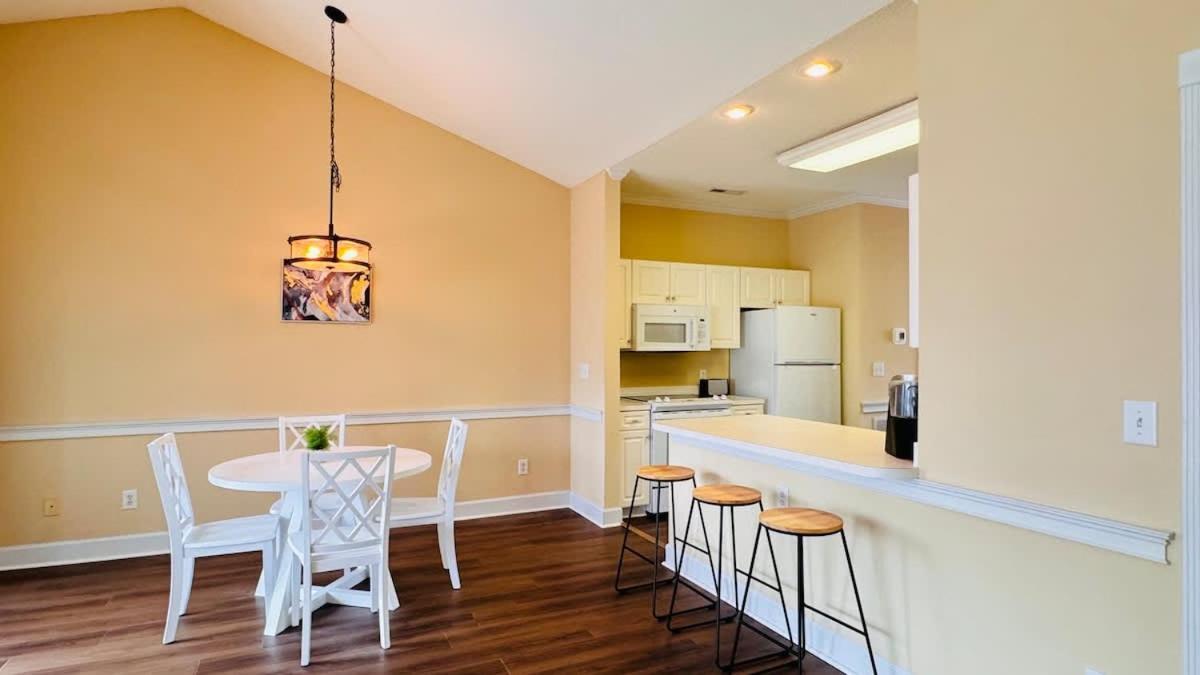Adorable 1br With Pool View At Magnolia Apartment *