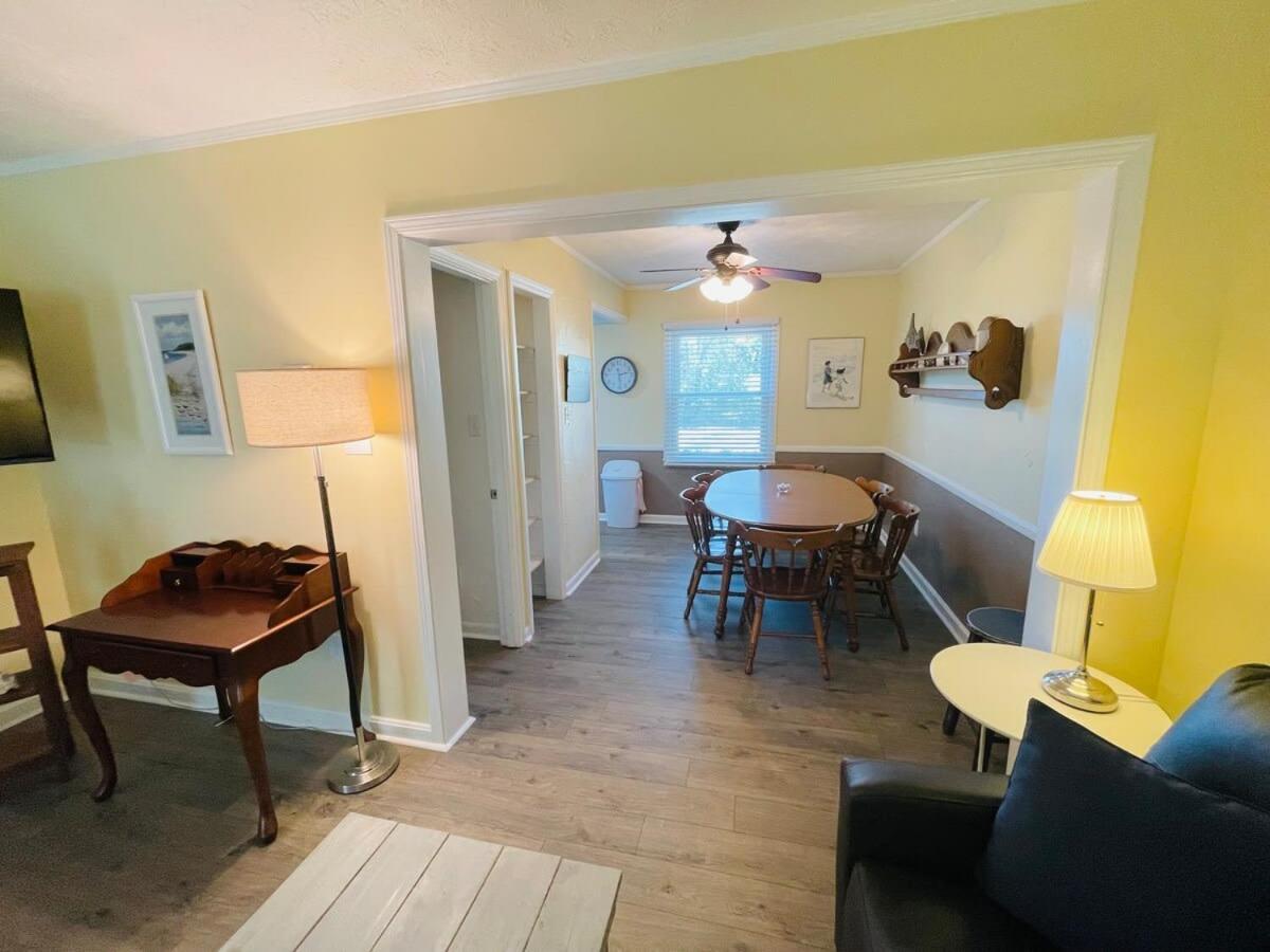 Relax In Cozy Townhouse 2block To The Holiday home