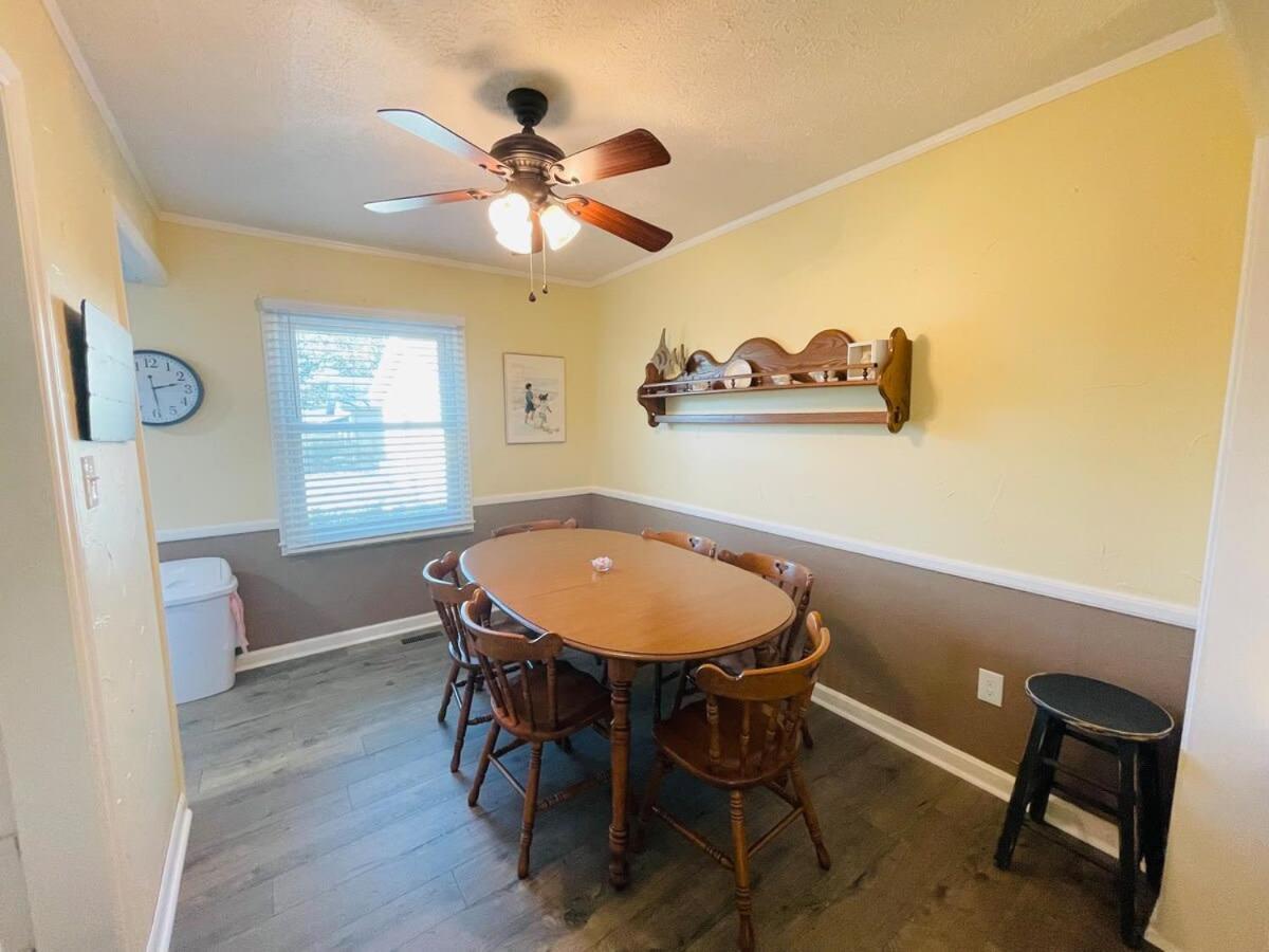 Relax In Cozy Townhouse 2block To The Holiday home Myrtle Beach