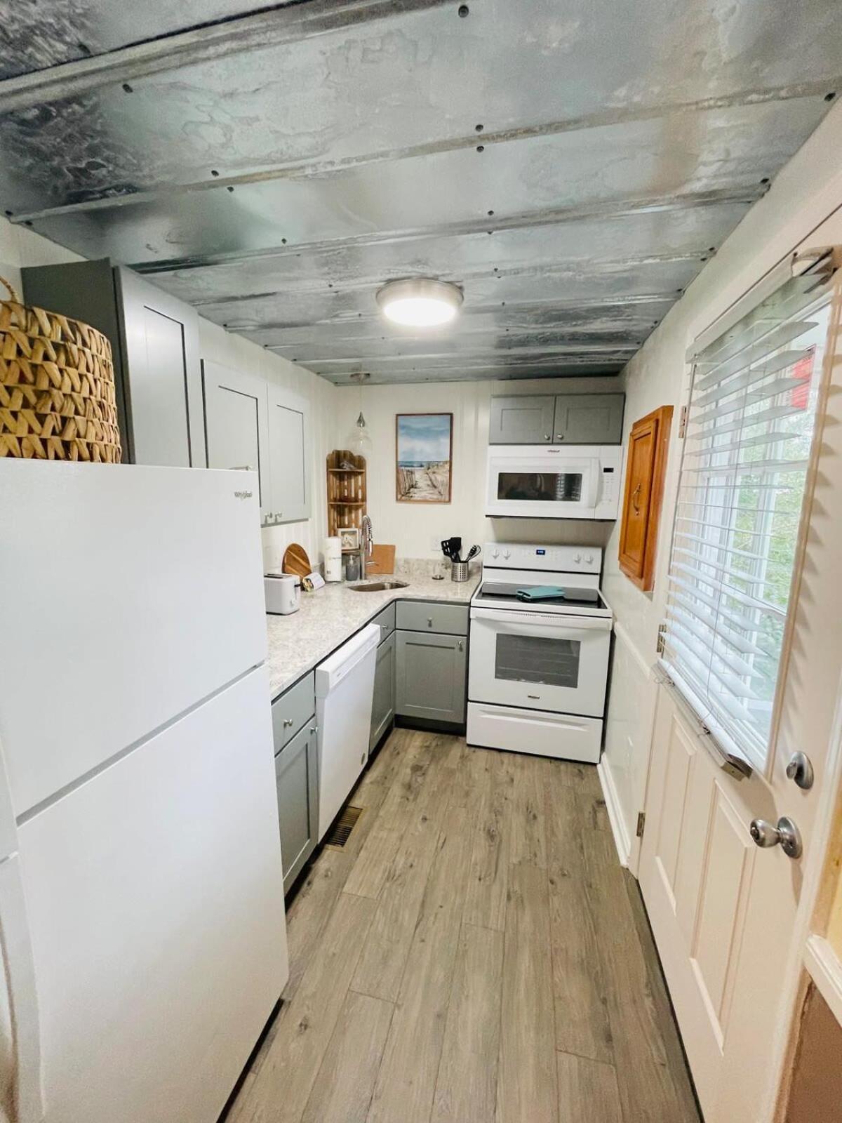 Relax In Cozy Townhouse 2block To The Holiday home Myrtle Beach