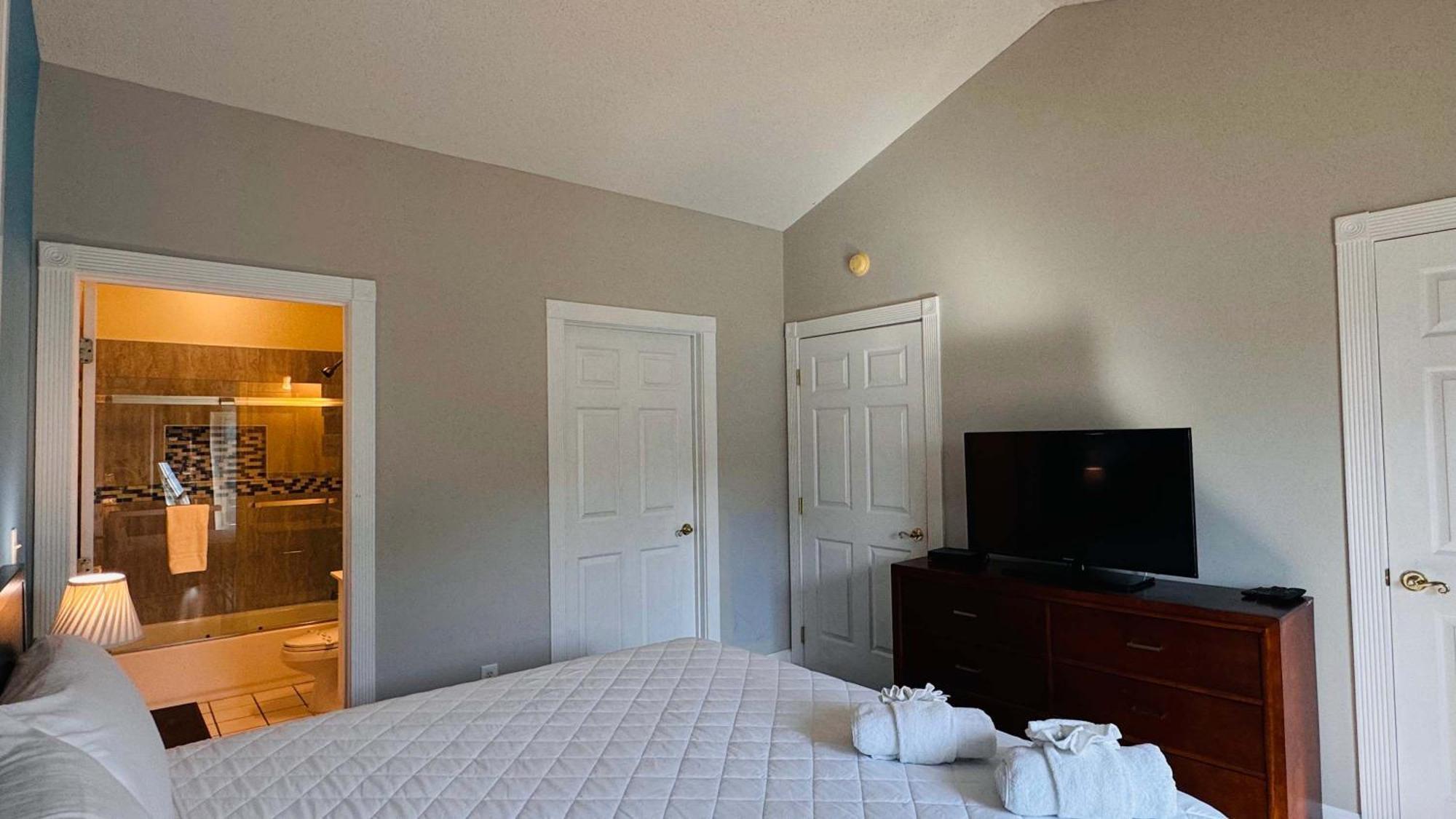 Absolutely Adorable In The Center Of Mb Apartment *