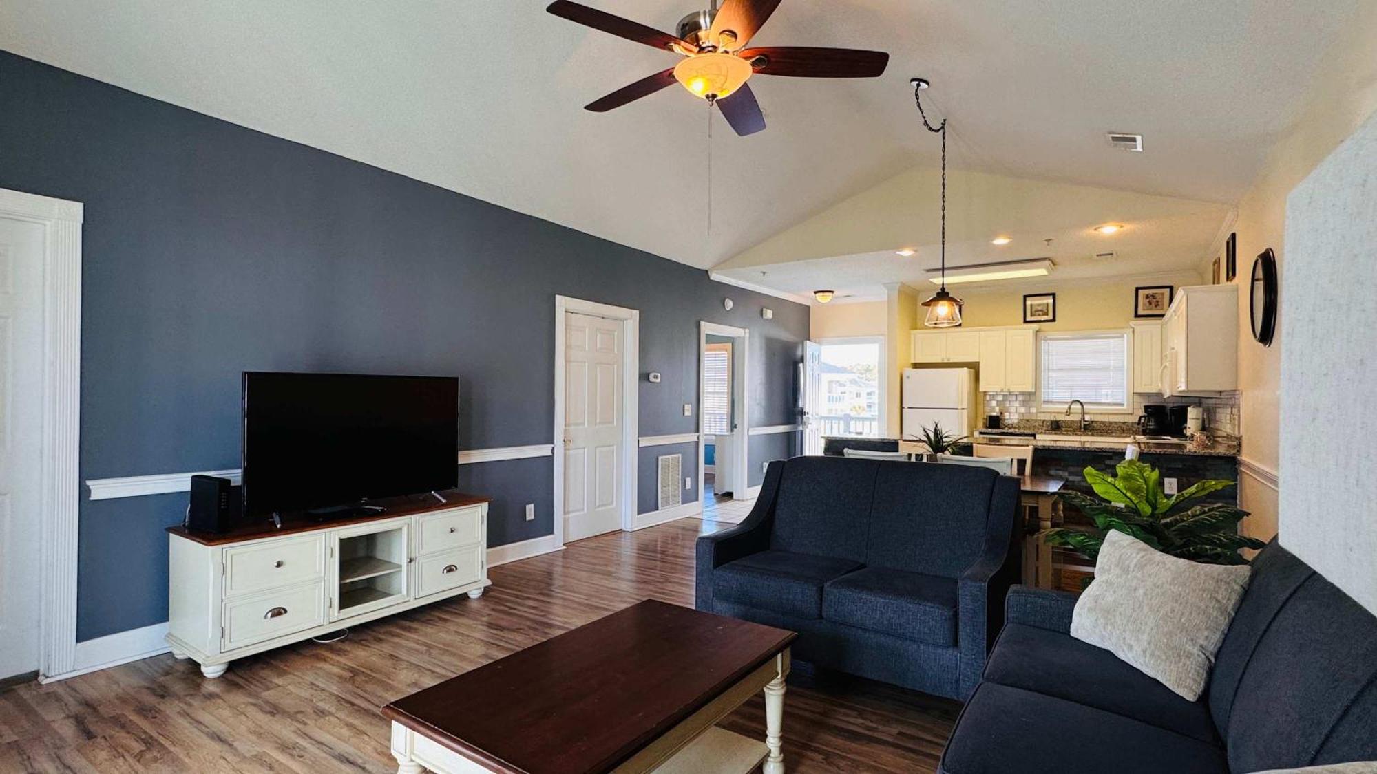 Absolutely Adorable In The Center Of Mb Apartment