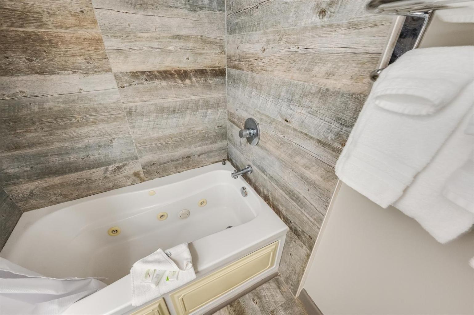 Remodeled Direct Oceanfront, Amazing Views Modern!