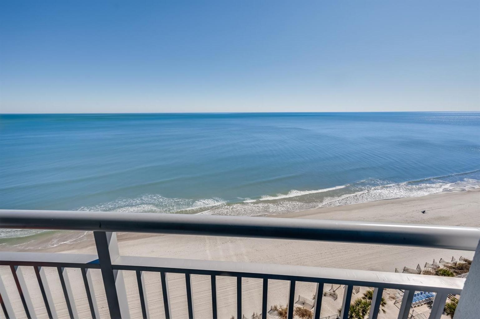 Remodeled Direct Oceanfront, Amazing Views Modern! Apartment