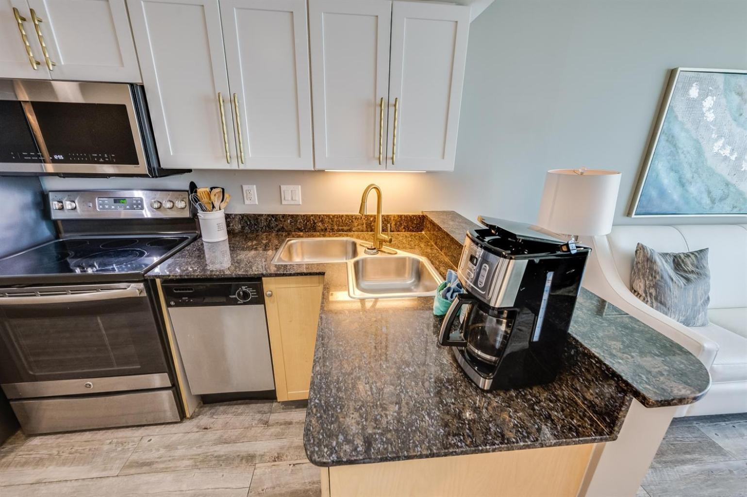 Apartment Remodeled Direct Oceanfront, Amazing Views Modern!