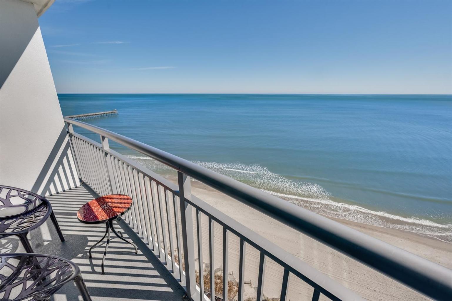 Remodeled Direct Oceanfront, Amazing Views Modern! Apartment *