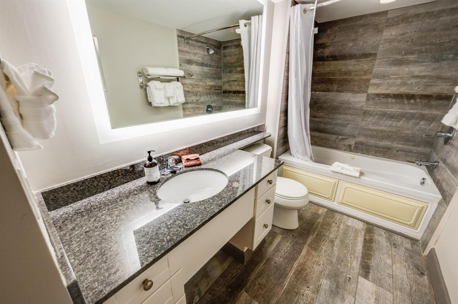 Remodeled Direct Oceanfront, Amazing Views Modern! Myrtle Beach