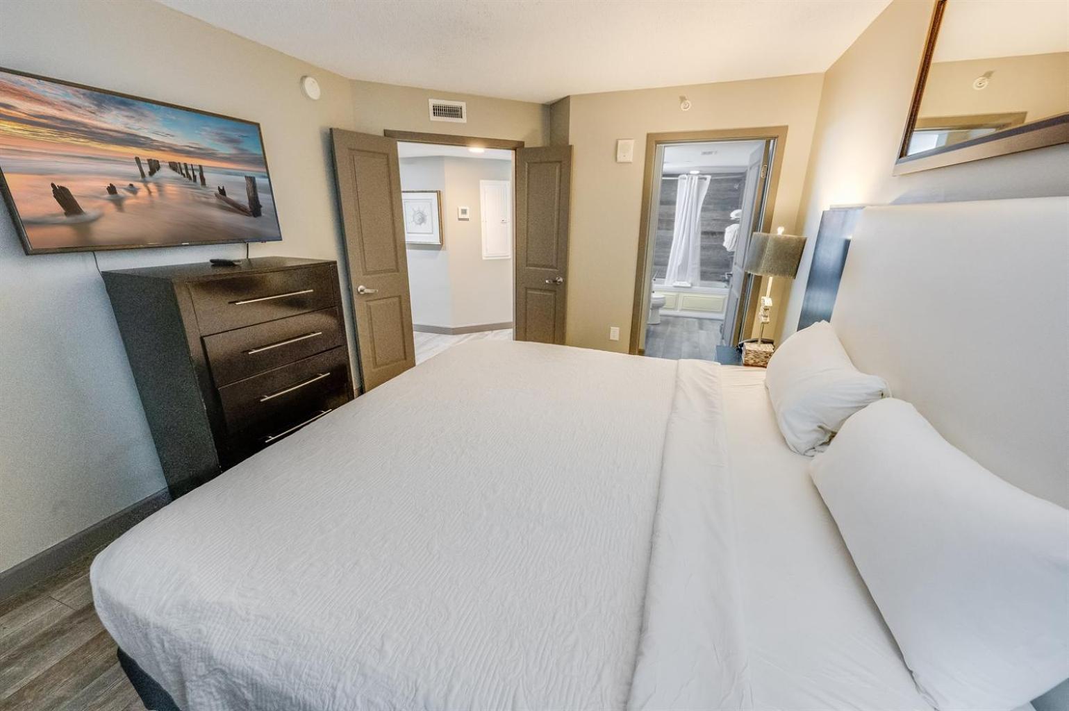 Remodeled Direct Oceanfront, Amazing Views Modern! * Myrtle Beach