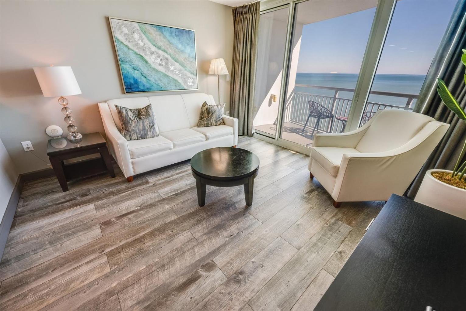 Remodeled Direct Oceanfront, Amazing Views Modern! Apartment