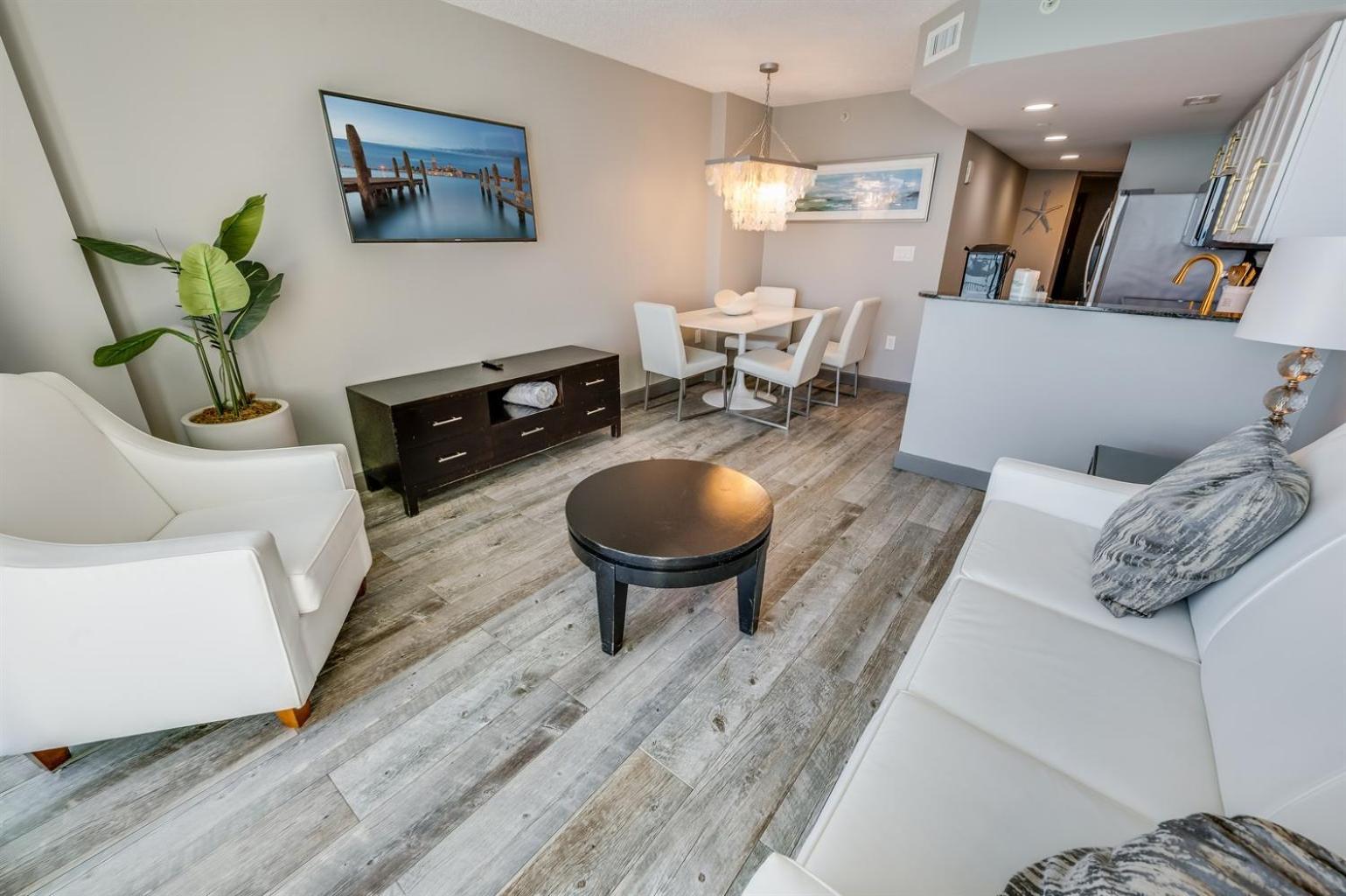 Apartment Remodeled Direct Oceanfront, Amazing Views Modern!
