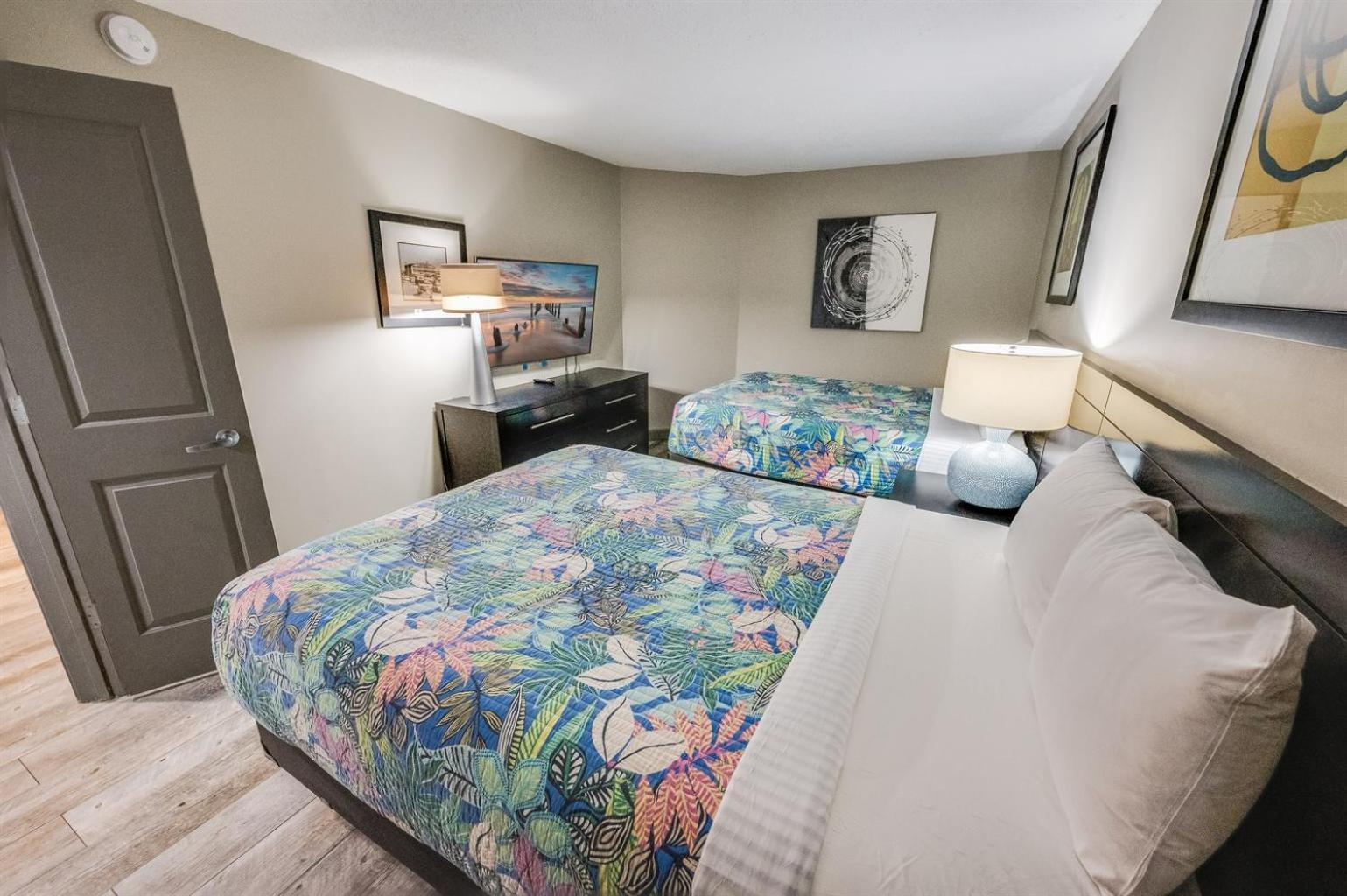 Apartment Remodeled Direct Oceanfront, Amazing Views Modern! *