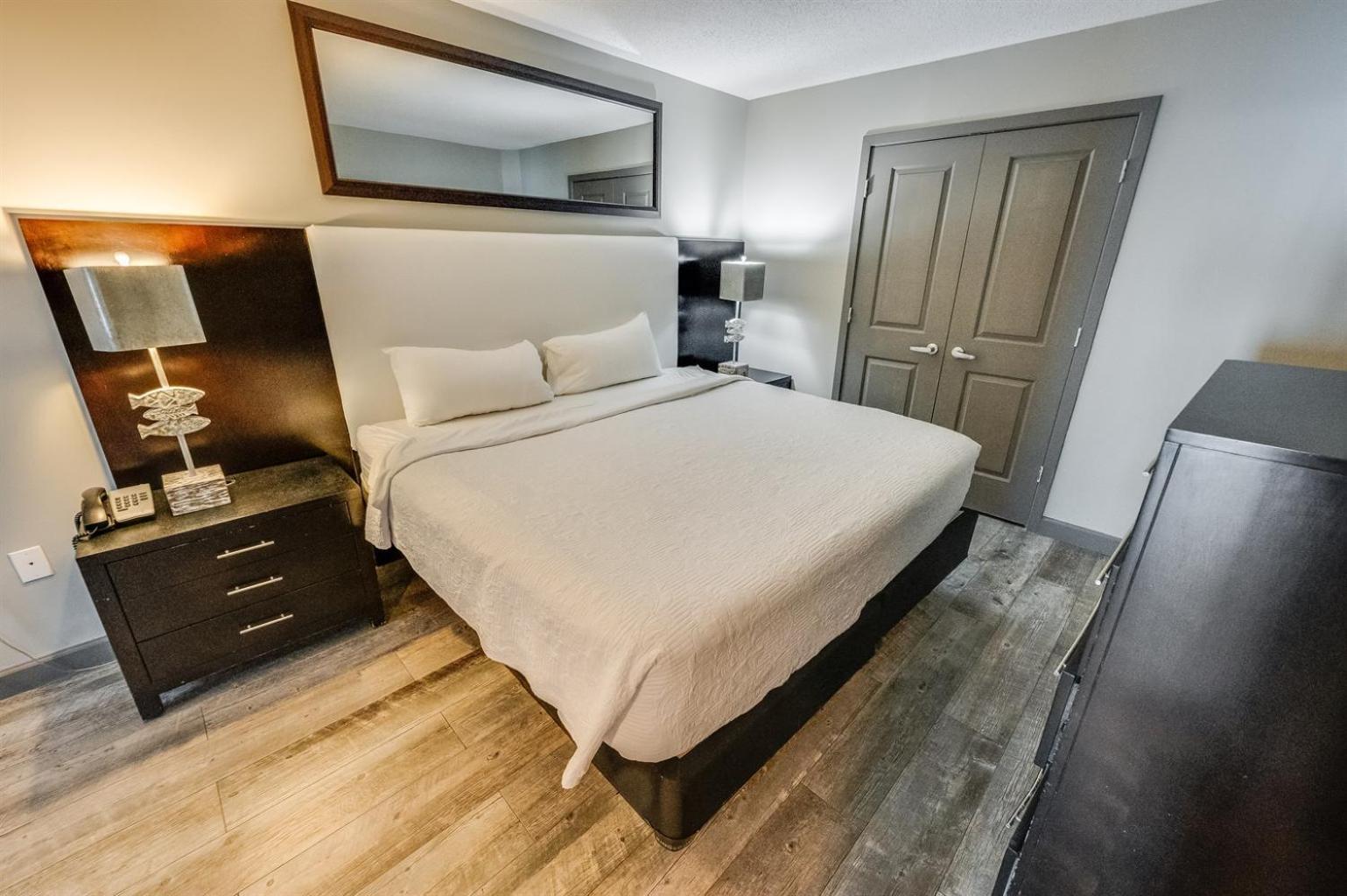 Remodeled Direct Oceanfront, Amazing Views Modern! Apartment *