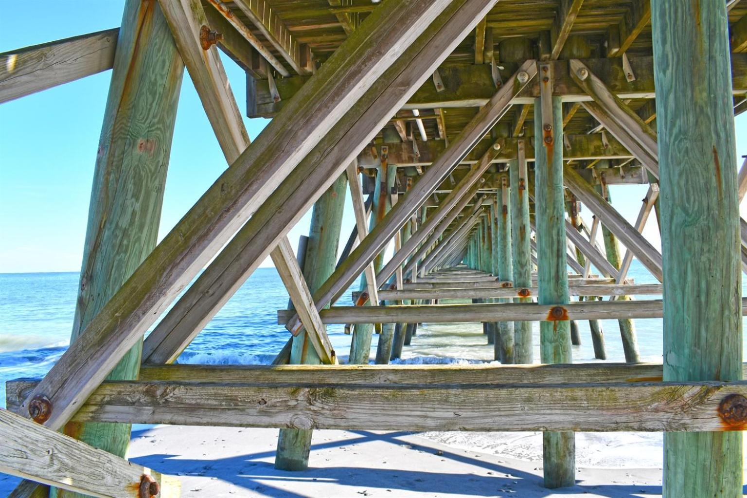 Floormodern Building, Pools Direct Oceanfront