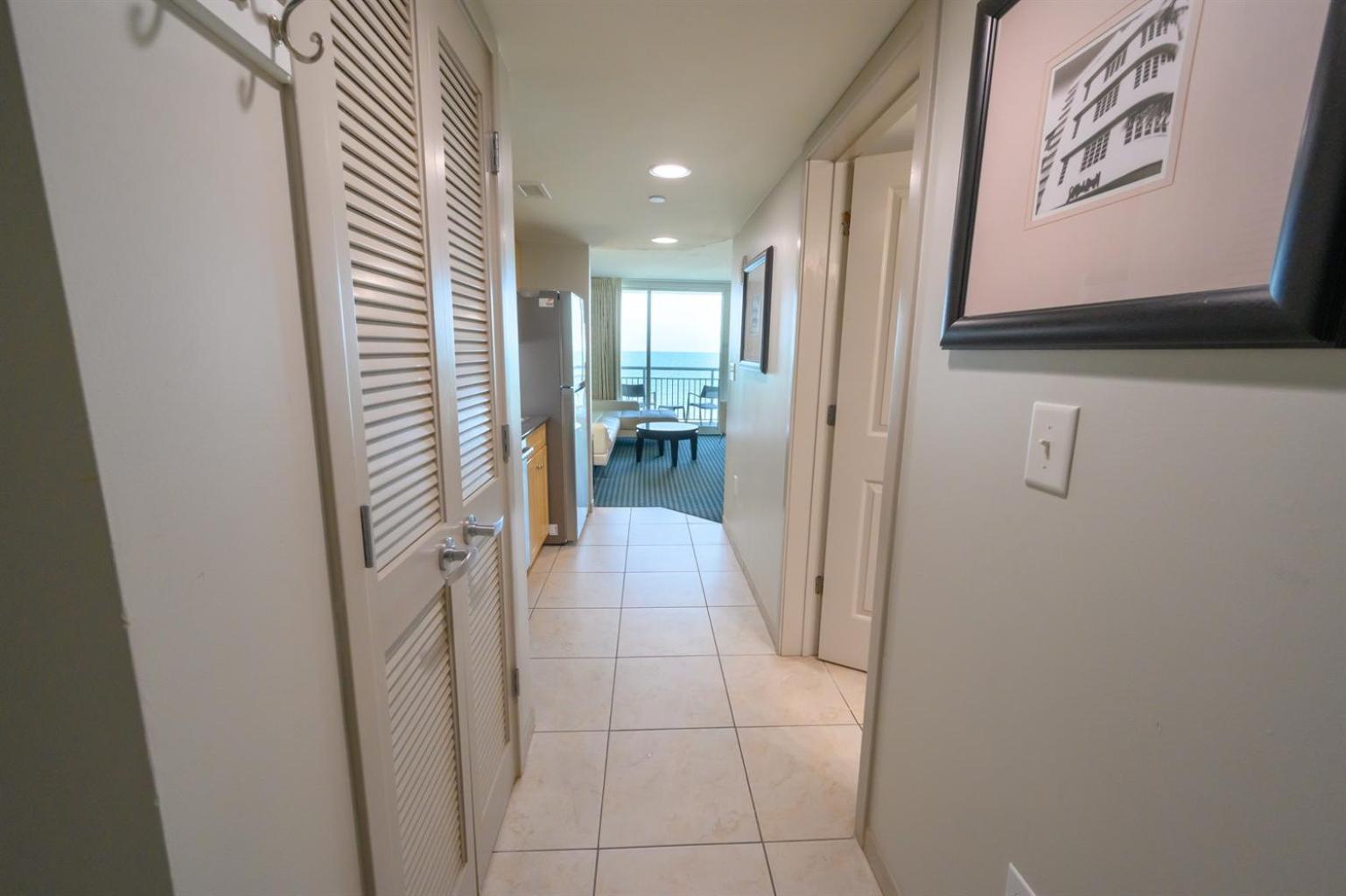 Floormodern Building, Pools Direct Oceanfront *