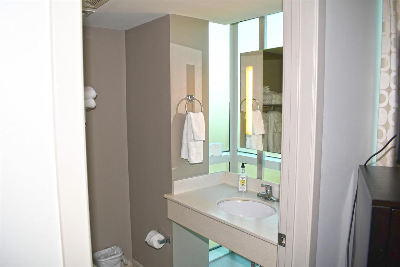 Aparthotel Resort Access! Chic 2-Br Escape With Pvt Balcony Myrtle Beach