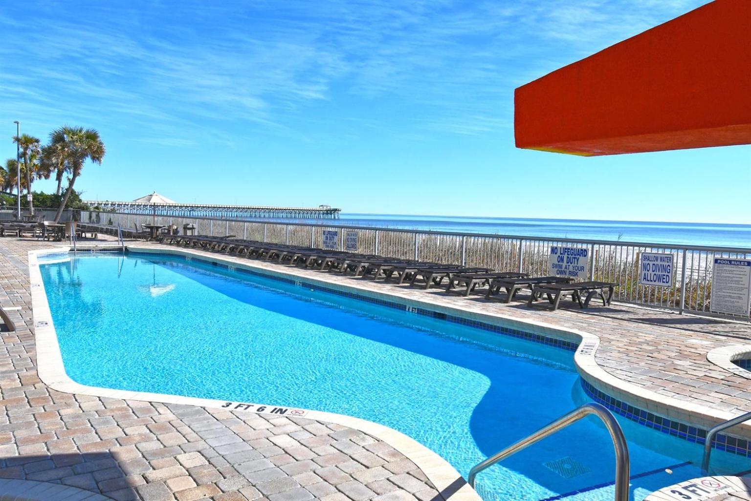 Apartment Modern Decor Stunning Ocean Front Views, Jet Tub!