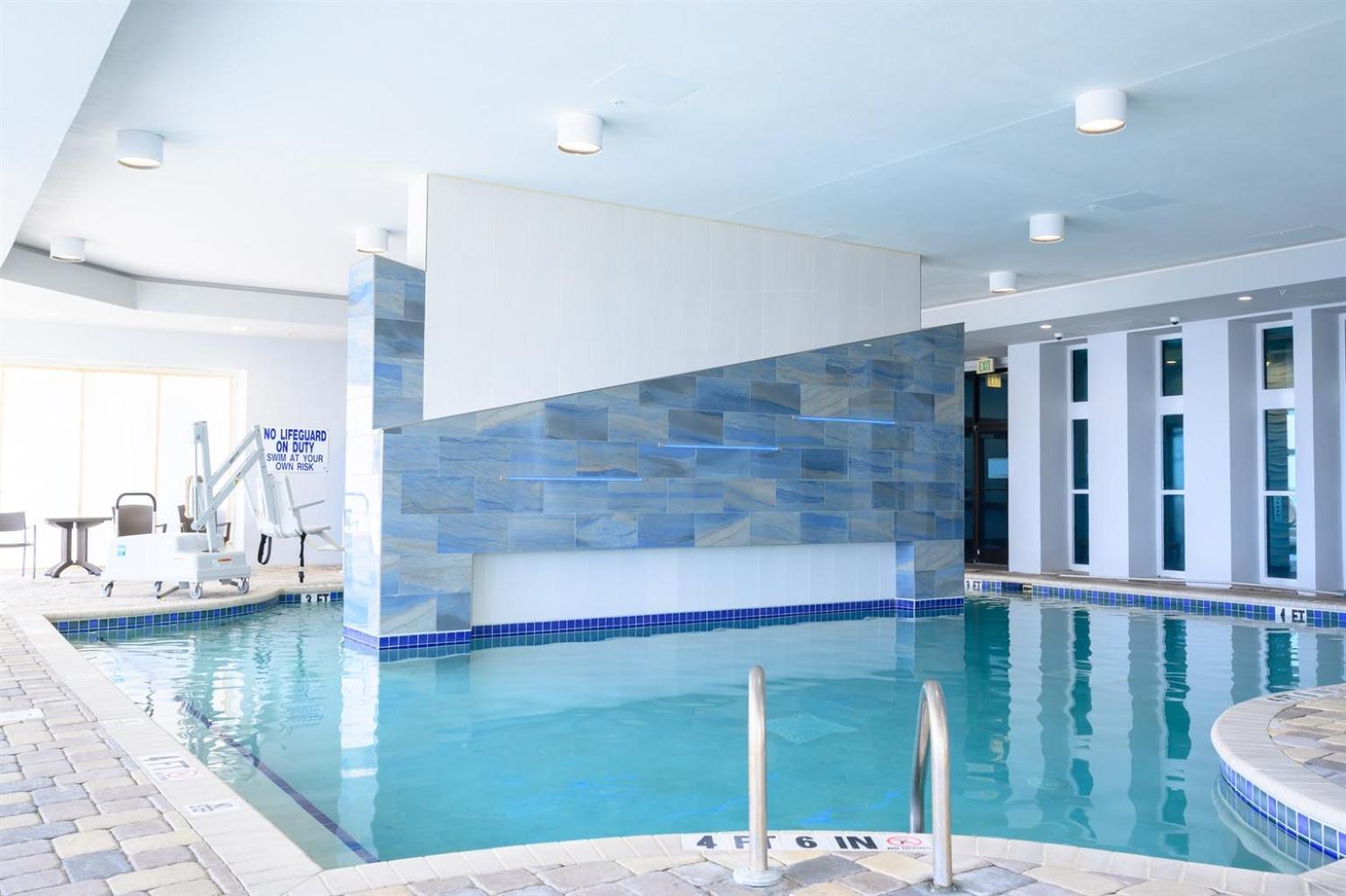 Modern Decor Stunning Ocean Front Views, Jet Tub! Apartment *