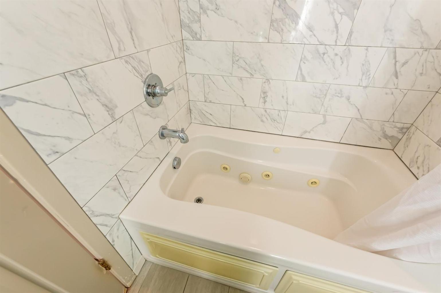 Floormodern Building, Pools Direct Oceanfront Apartment *