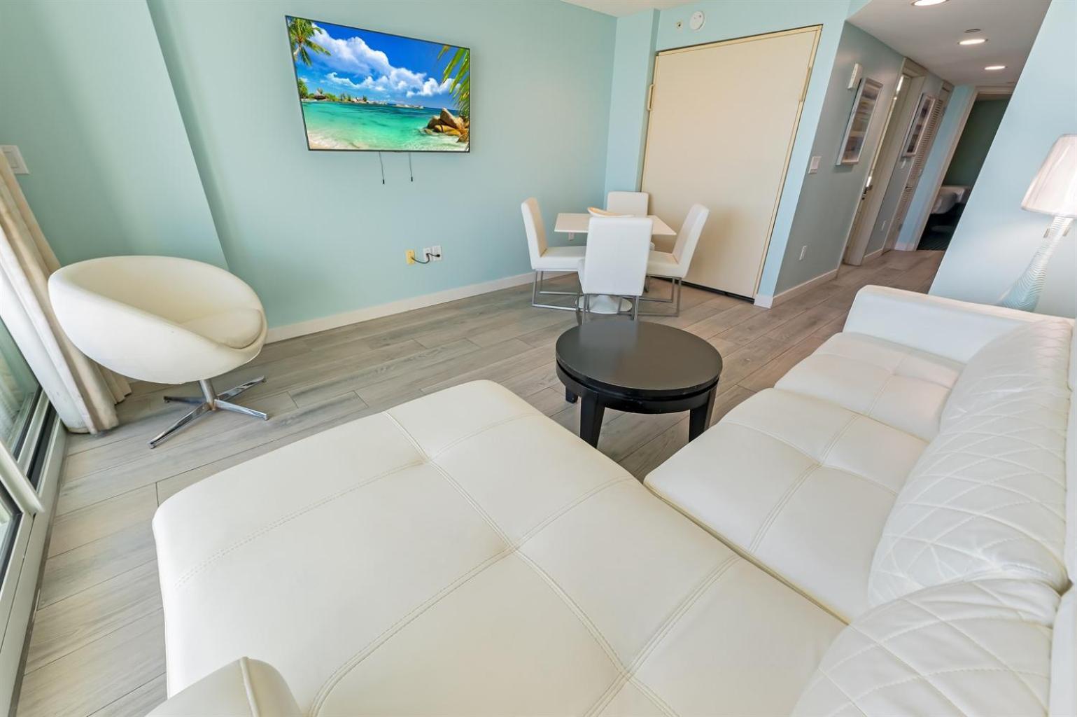 Floormodern Building, Pools Direct Oceanfront Apartment