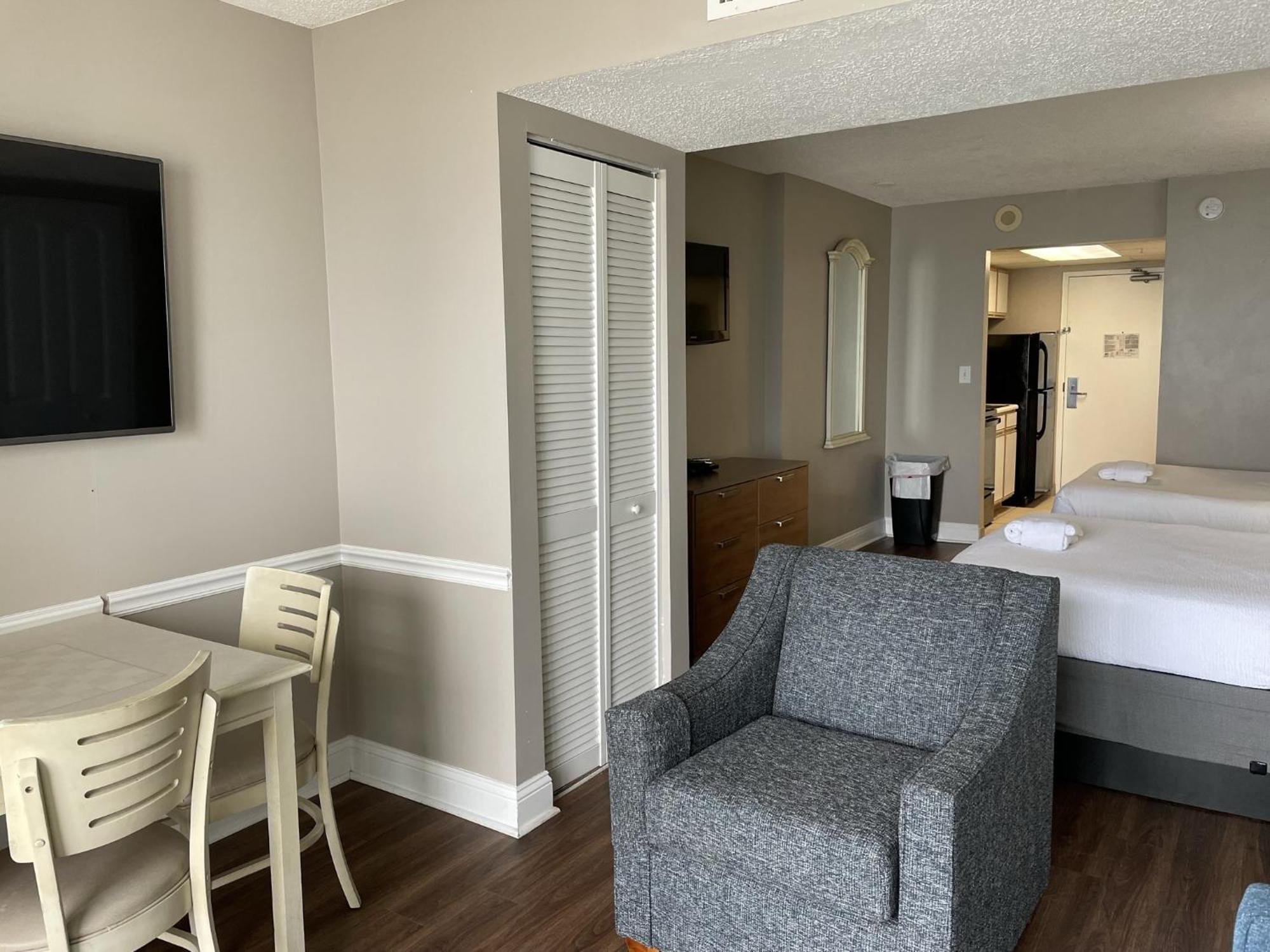 Hotel Camelot By The Sea - Blue Palmetto Vacation Myrtle Beach